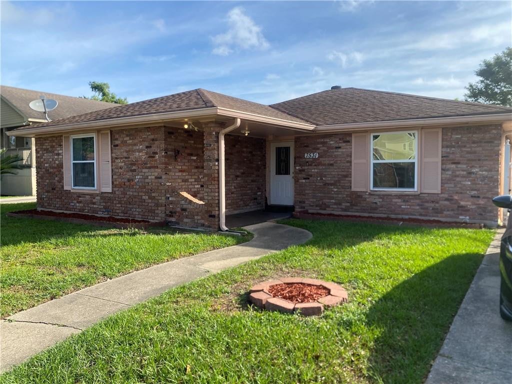 Charming 3BR Home with No Carpet & Spacious Kitchen