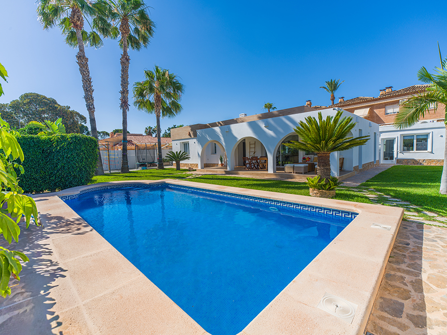 Villa with Mediterranean Elegance in San Juan