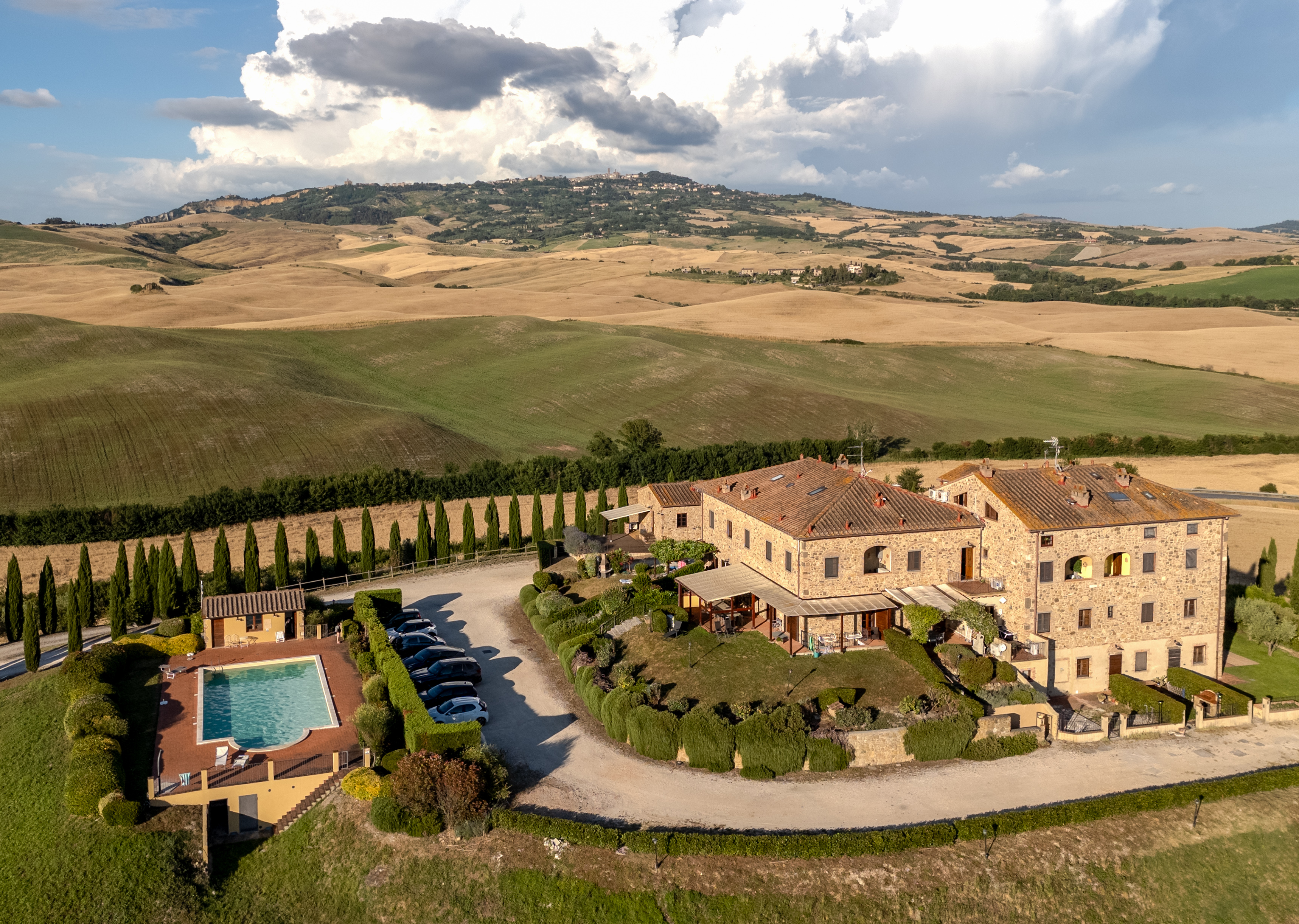 Incantevole Proprietà con Giardino Esclusivo e Vista Panoramica a Montecatini Val di Cecina