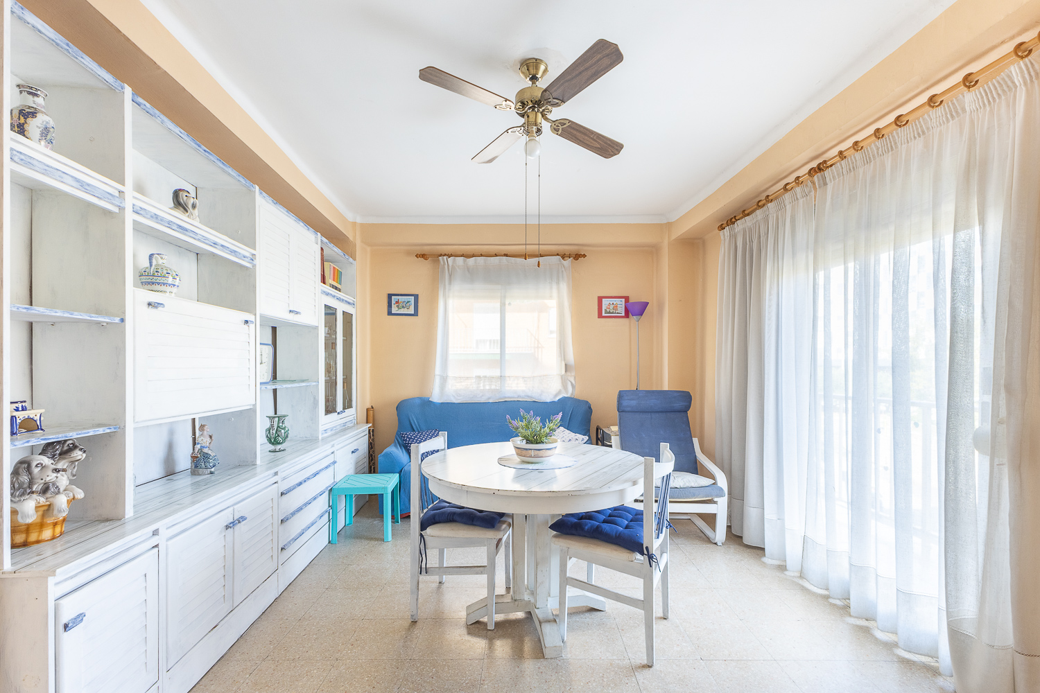 Bright property with a balcony next to Malvarrosa Beach