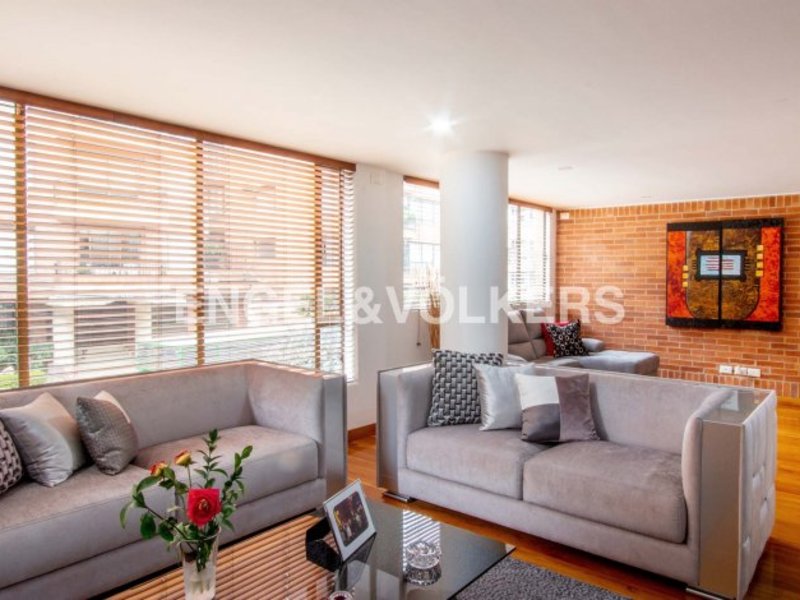 Duplex amoblado con terraza en Chico para arriendo