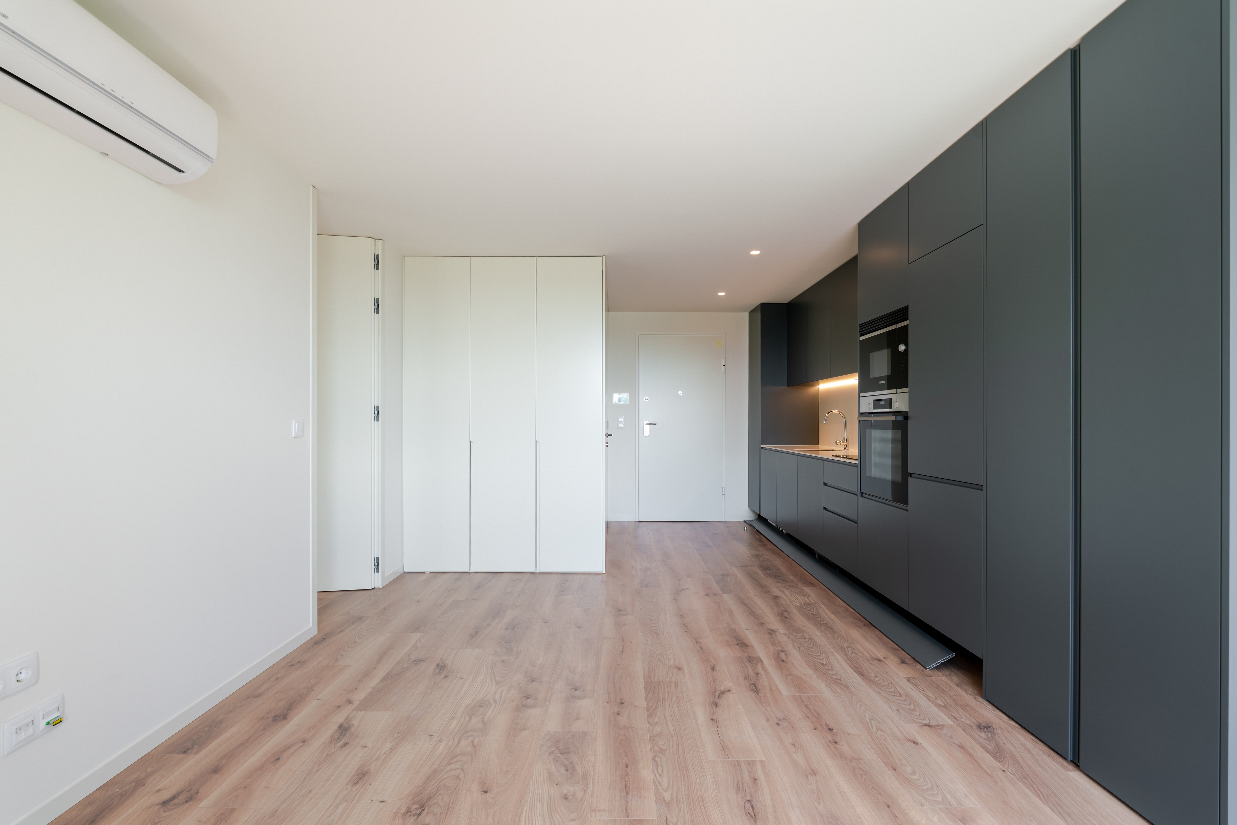 1 Bedroom Apartment with garage and balcony