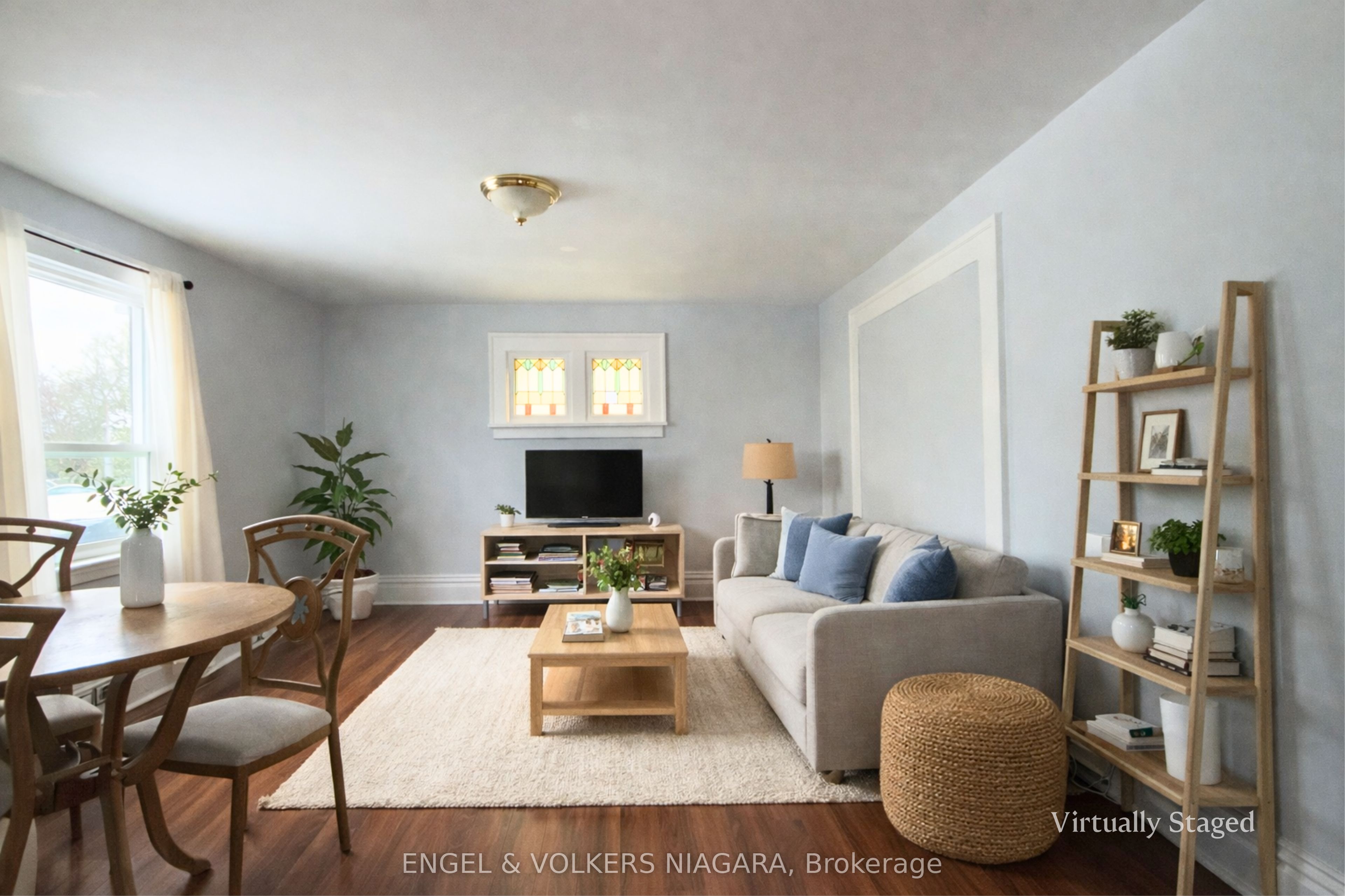 Discover Five-Bedroom Living with Dual-Zoning Potential