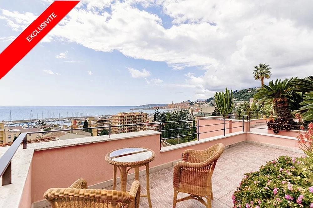 Apartment with large terrace, sea view and old city of Menton