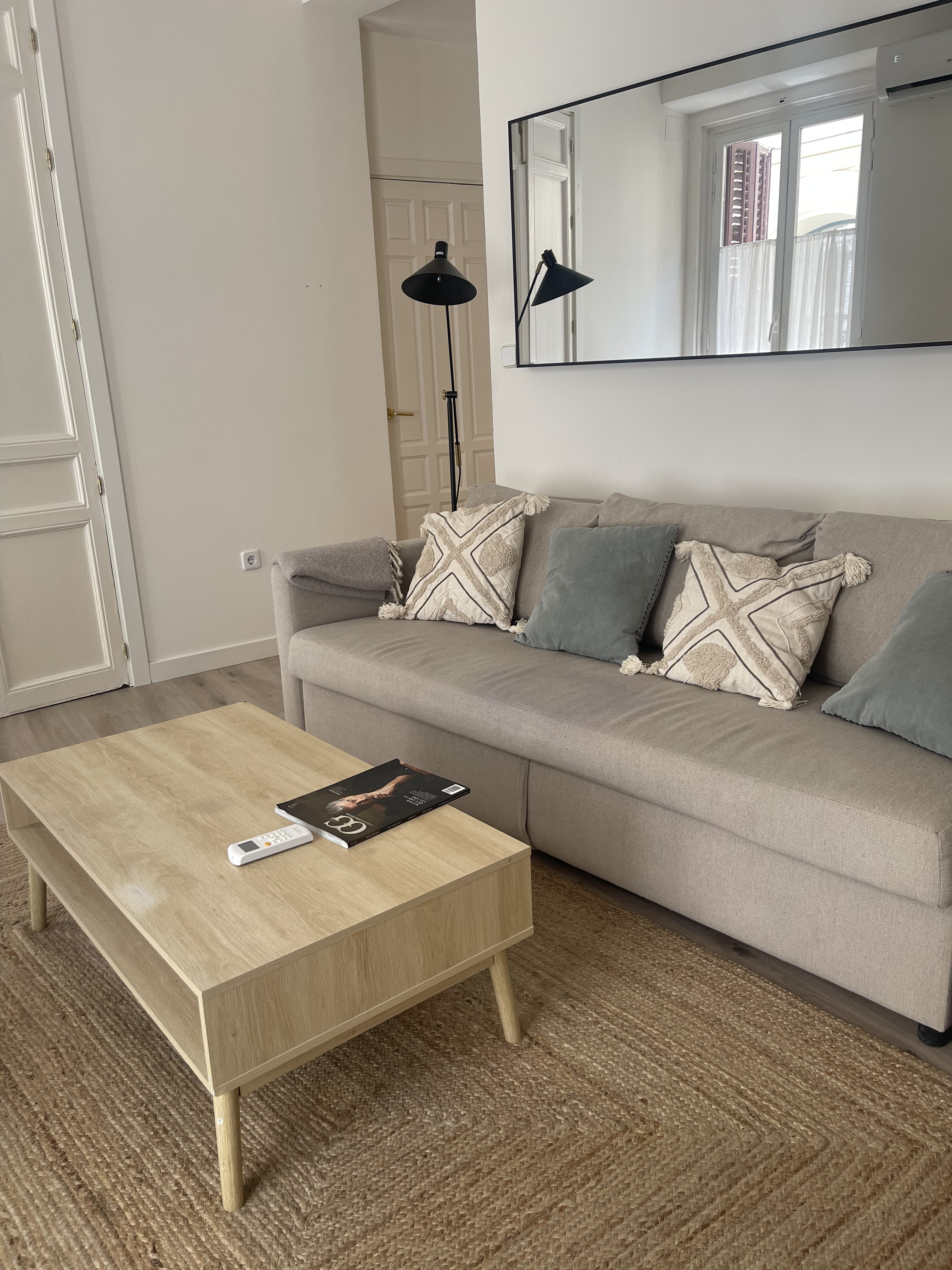Magnificent renovated apartment with three balconies in the Barrio de las Letras