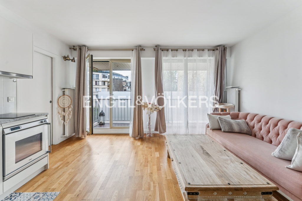 Paris 16th - Passy - 55m² pied-à-terre - South-West-facing balcony