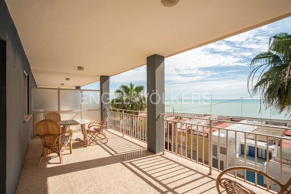 Apartment with sea views in Playa de Nules.