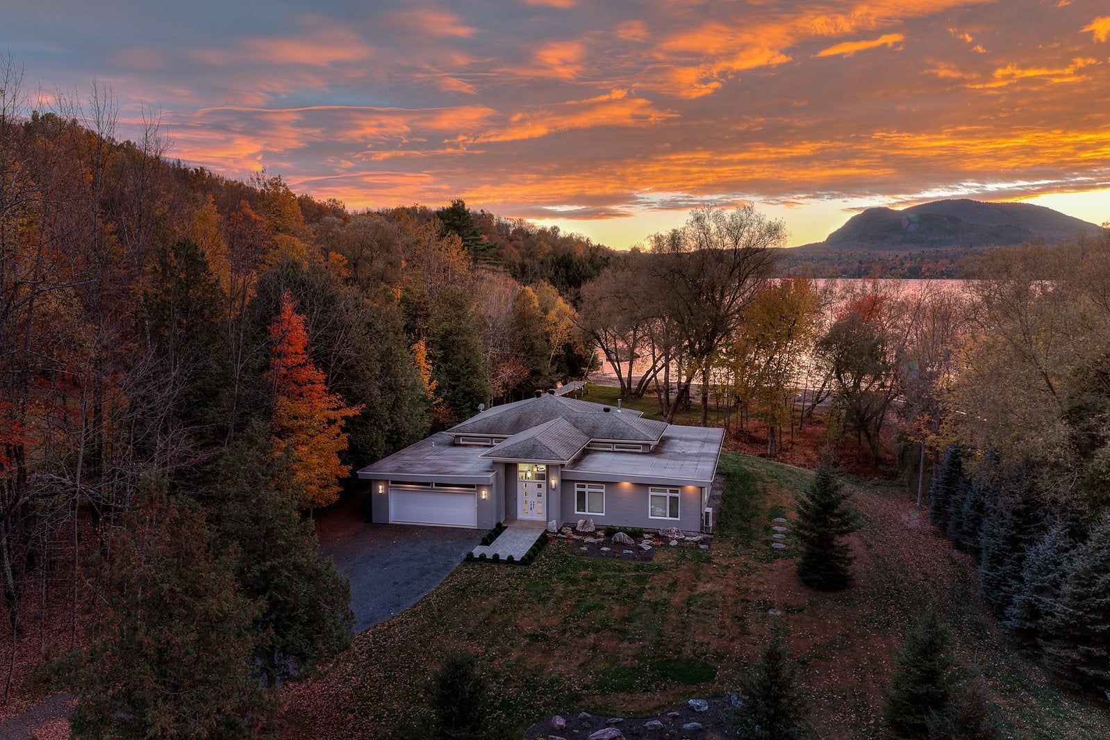 An exceptional lifestyle on the shores of Lake