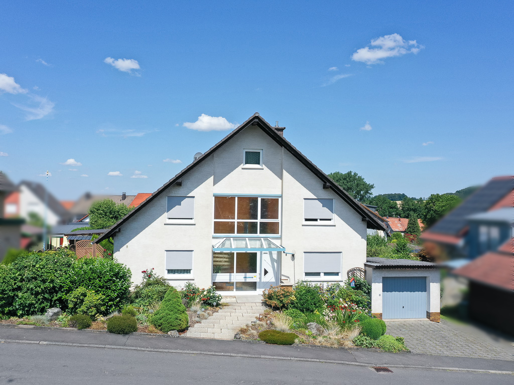 Charmantes Zweifamilienhaus in ruhiger Wohnlage der Rhön