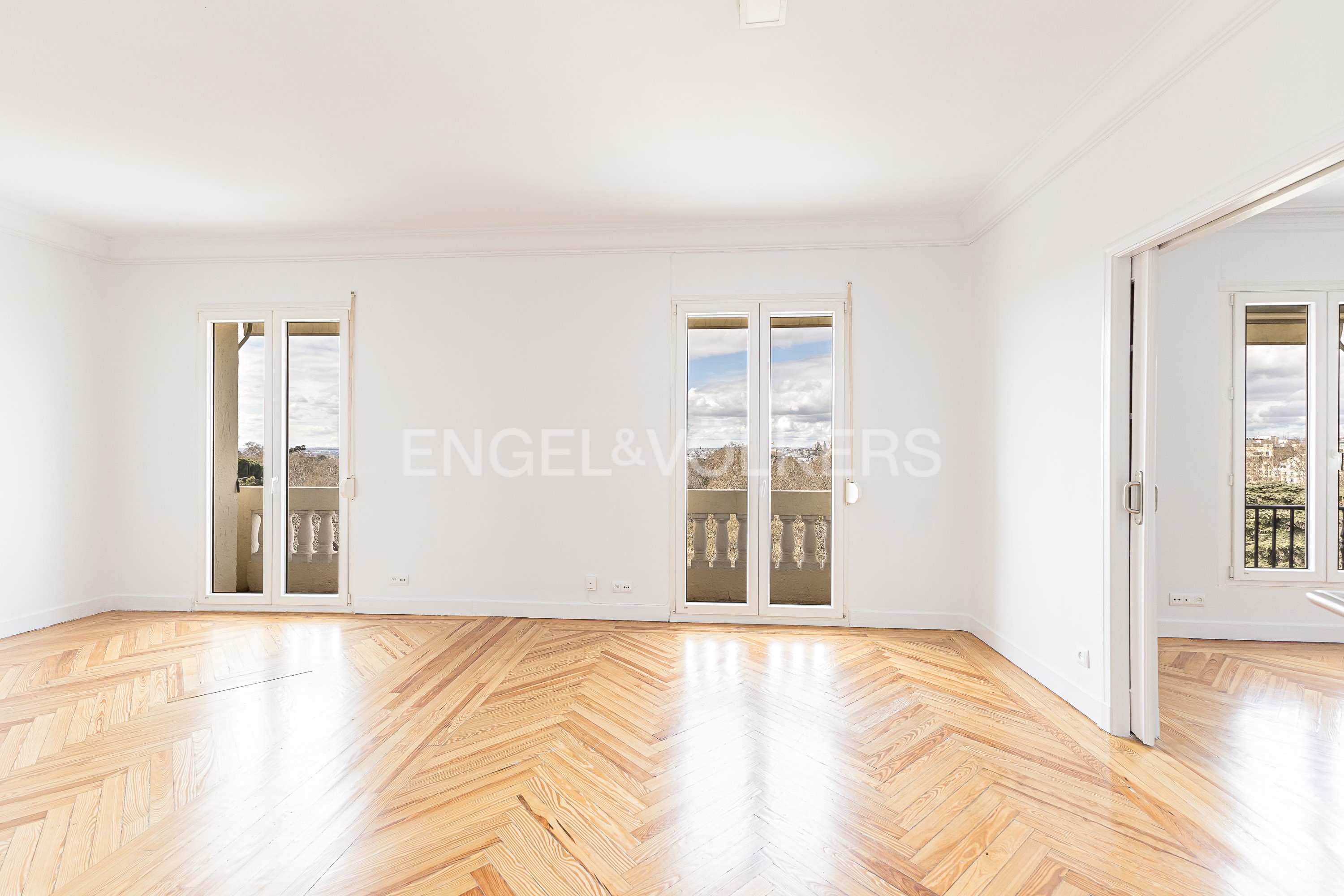 Vivienda de 4 Dormitorios con Espectacular Vista al Retiro y Gran Luminosidad.