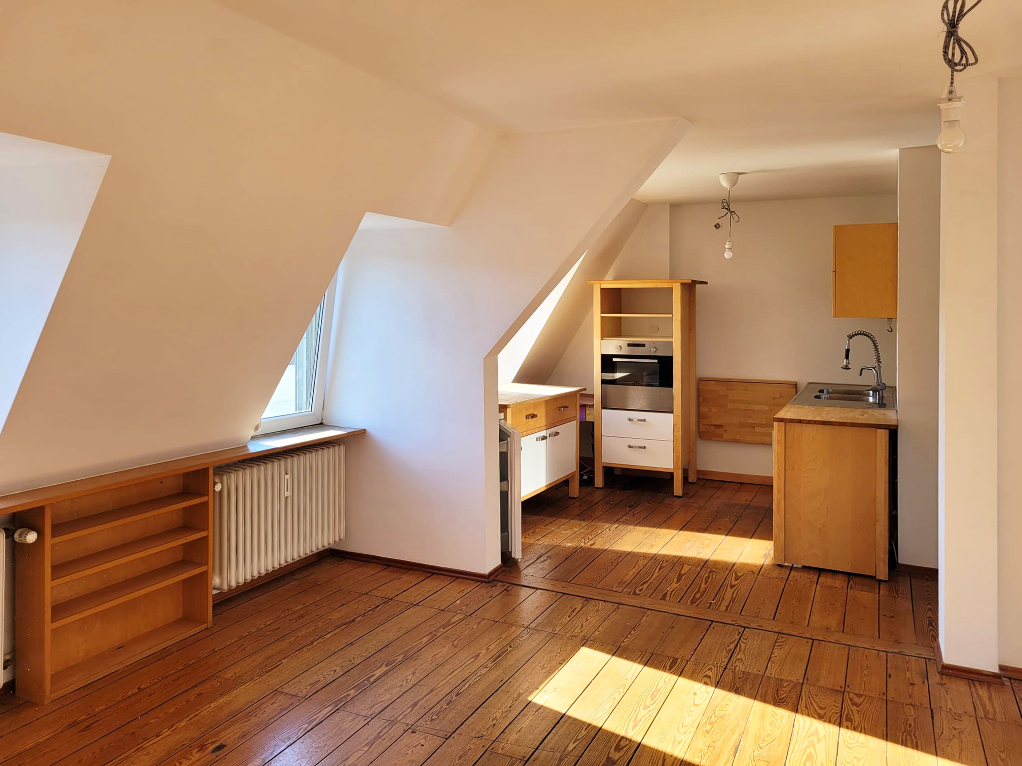 Altbaucharme im Nauwieser Viertel! Vermietetes Apartment im Dachgeschoss!