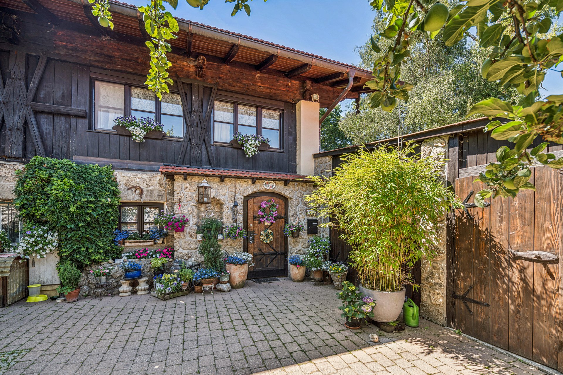 A home steeped in history – exclusive country house with a unique ambiance