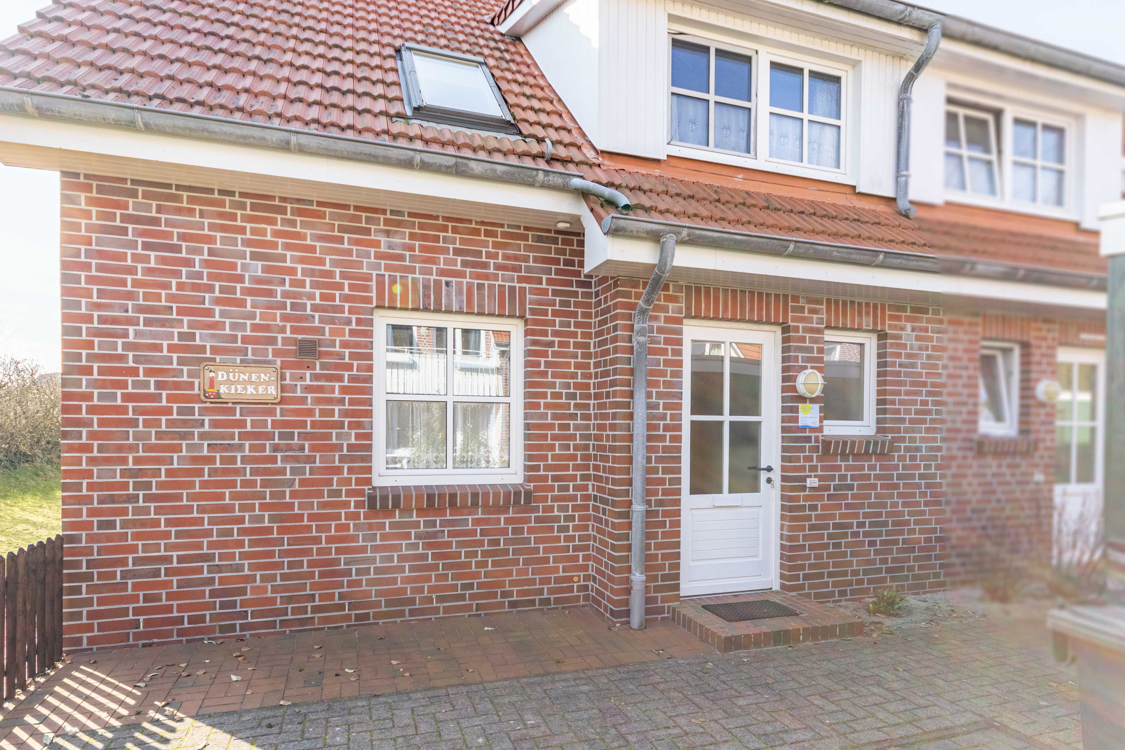 Exklusives Inselrefugium auf Wangerooge: gepflegtes 4-Zimmer-Haus mit Süd-Balkon & freiem Grünblick in ruhiger Insellage