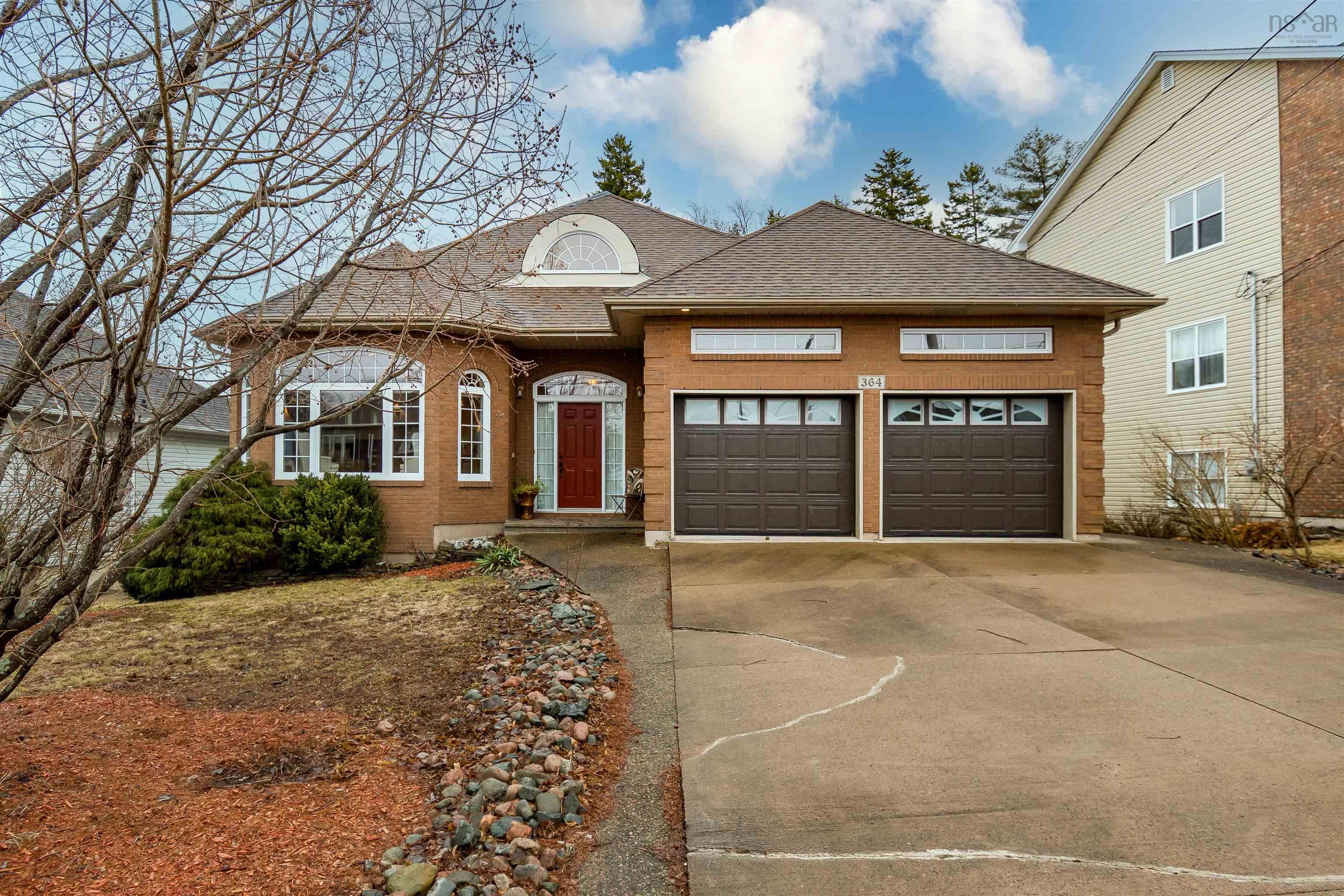 Bedford Ravines: 3BR Bungalow with Greenbelt & Jetted Tub