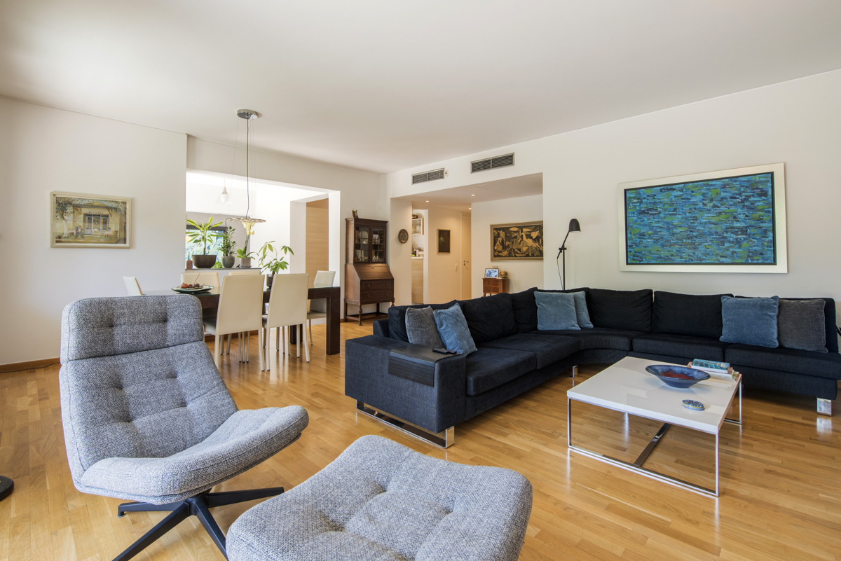 Ground-floor apartment 198 sq.m. with private garden in Marousi