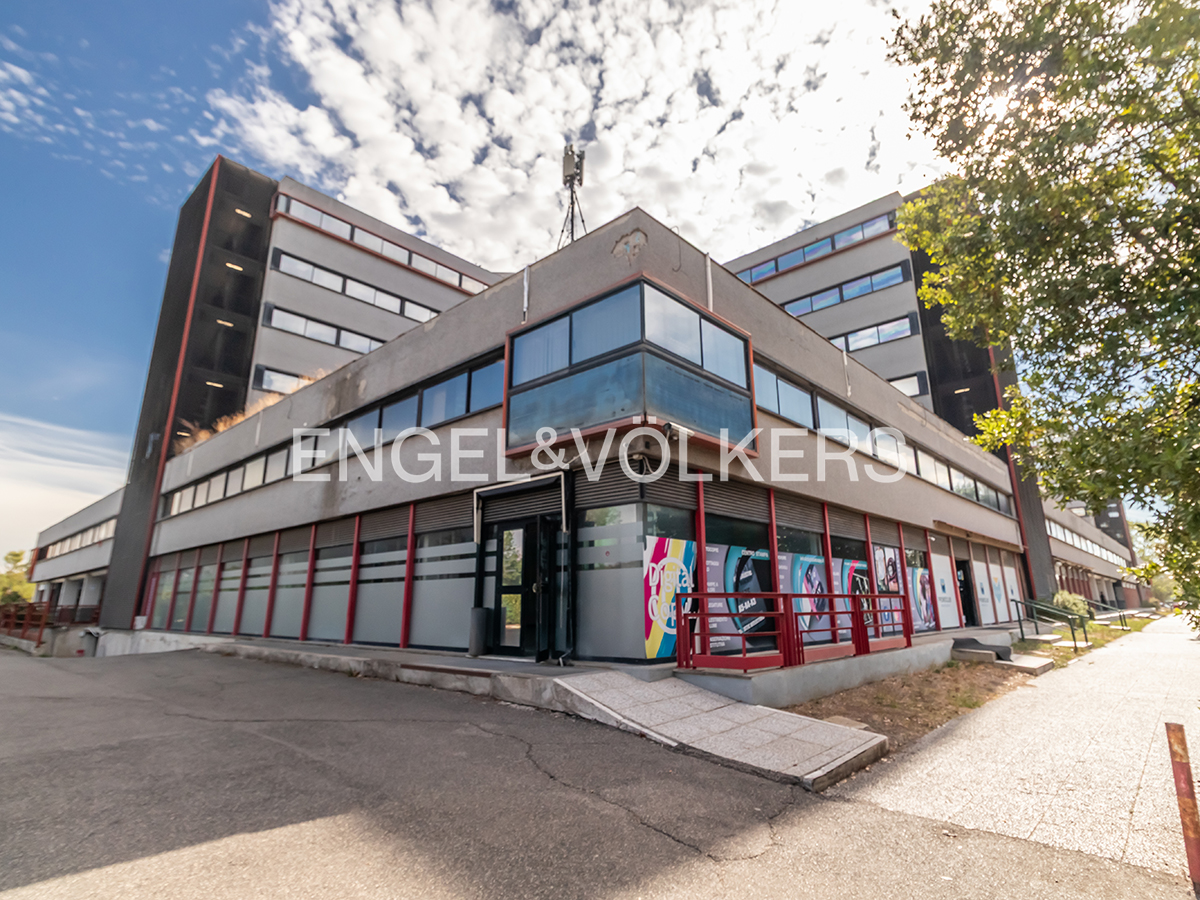 Spacious office and administrative property for sale