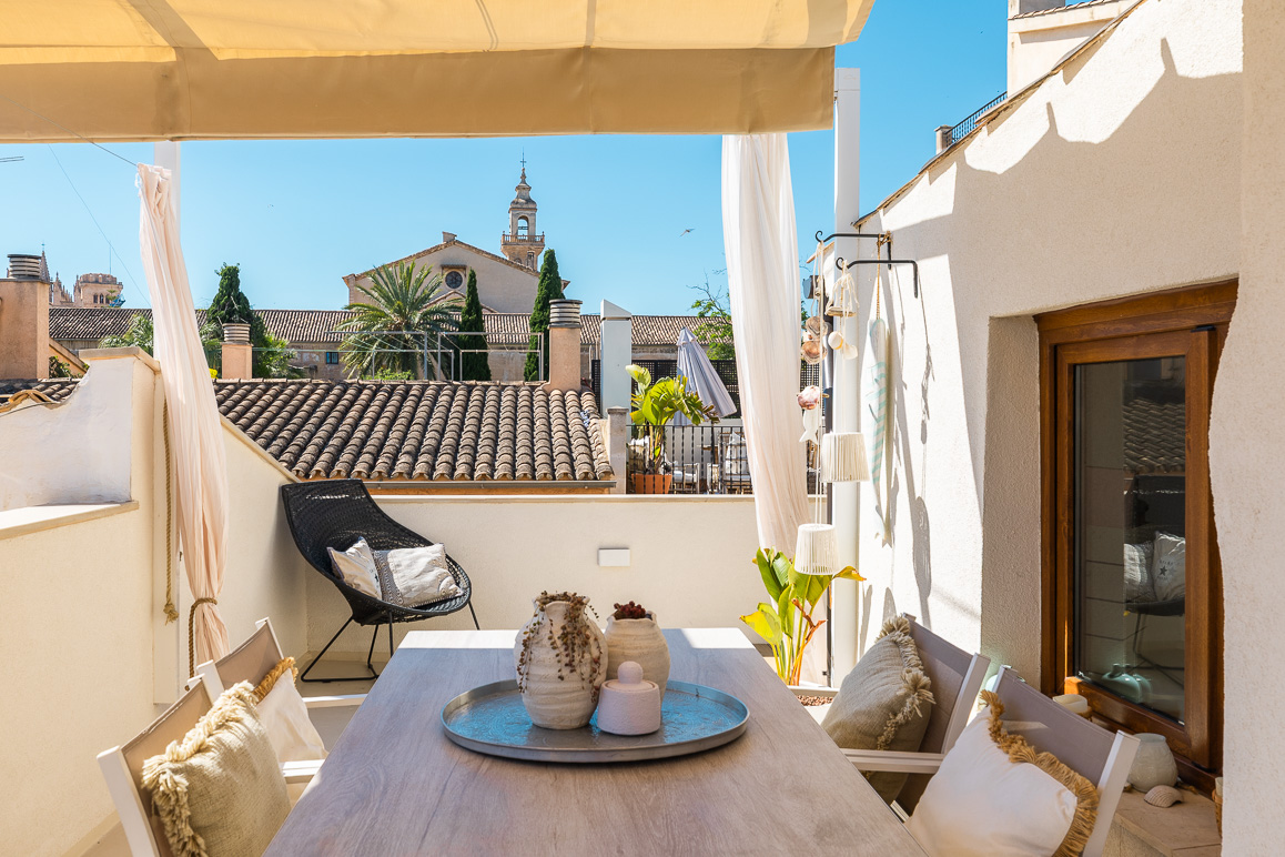 Duplex-Penthouse mit Meerblick in malerischer Altstadtgasse