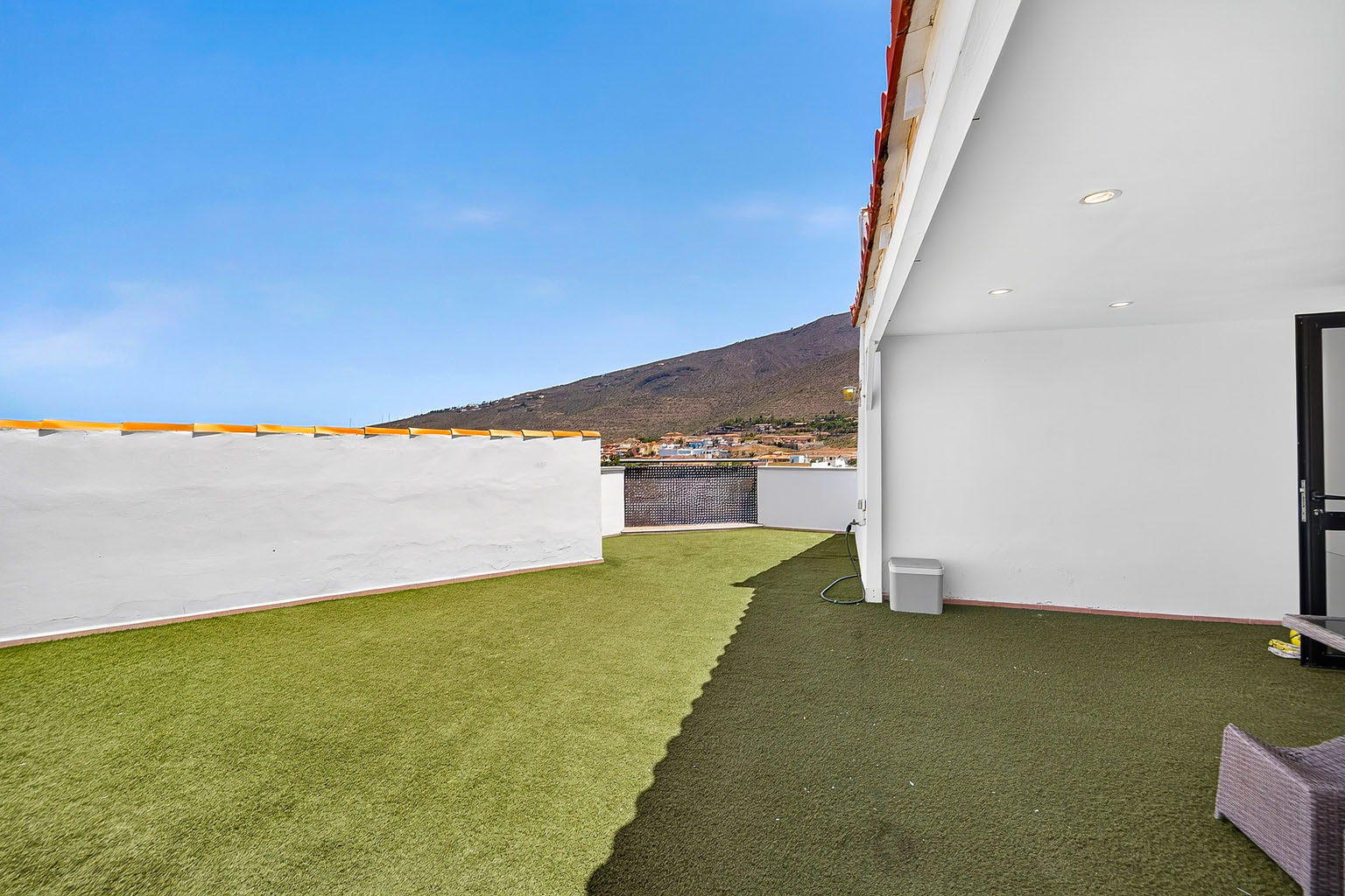 Àtic dúplex reformat amb terrasses privades al cor d’Adeje