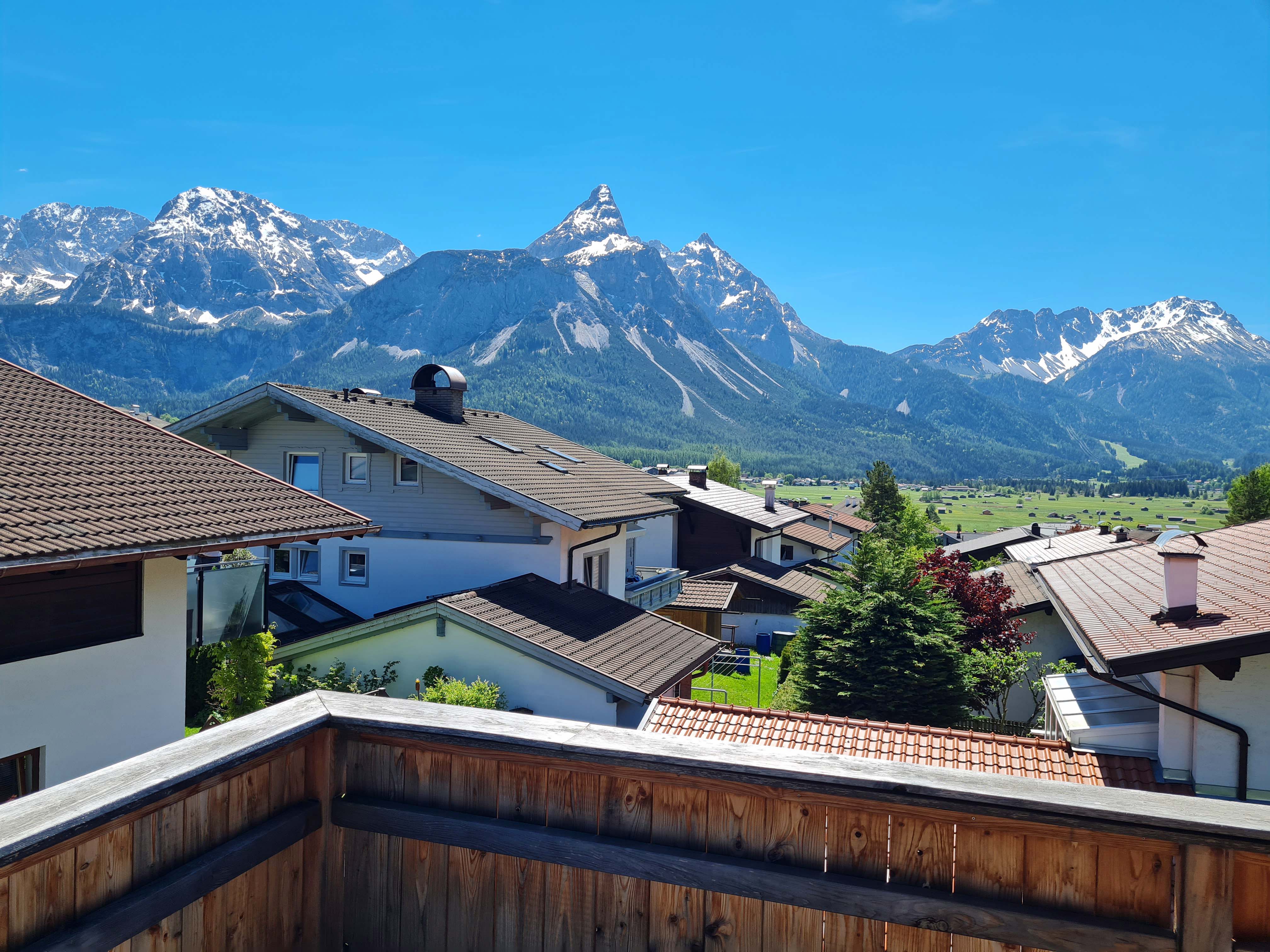 First occupancy after complete renovation: Sunny house with garden & fantastic view of the Zugspitze