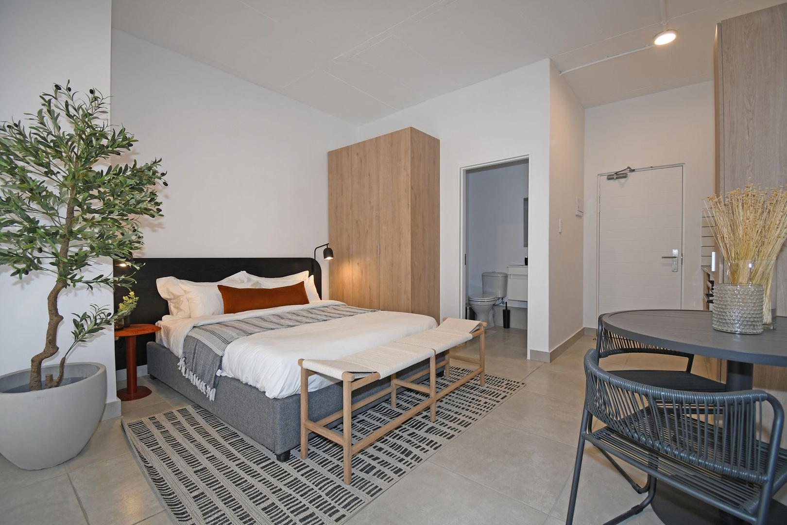 2 Bedrooms Apartments for Sale in Illovo