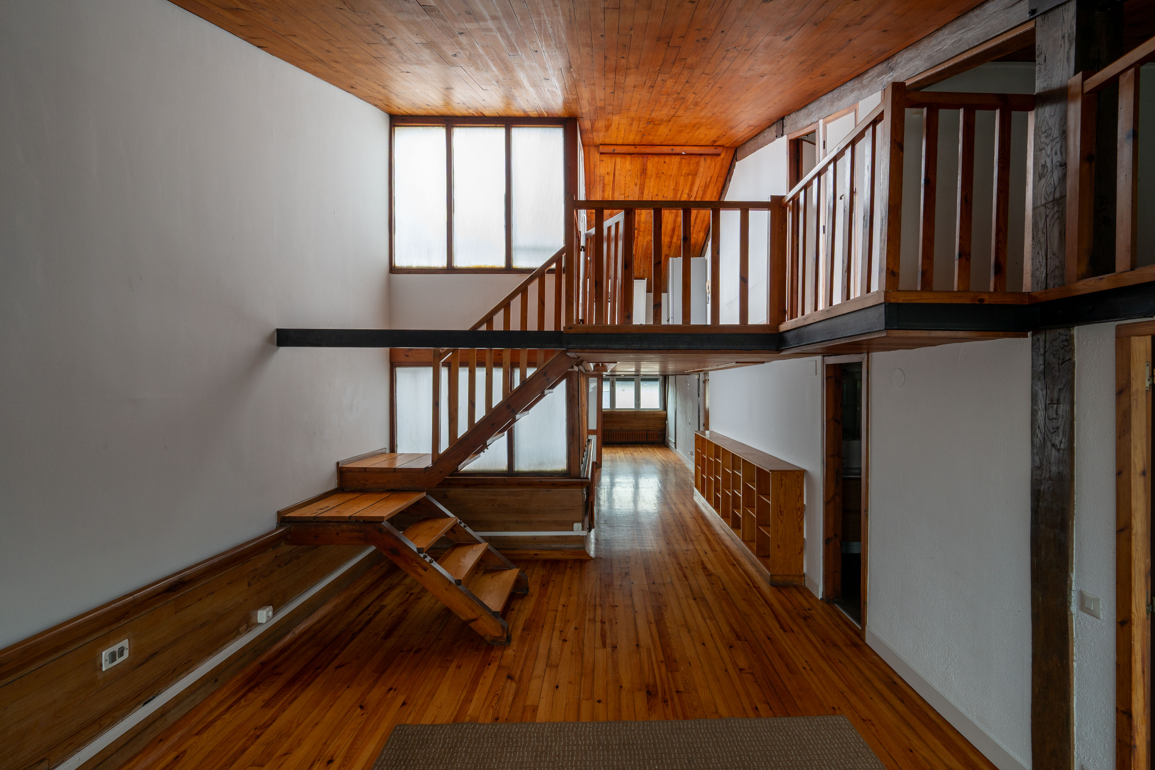 Duplex with history and great character in Reyes Católicos.