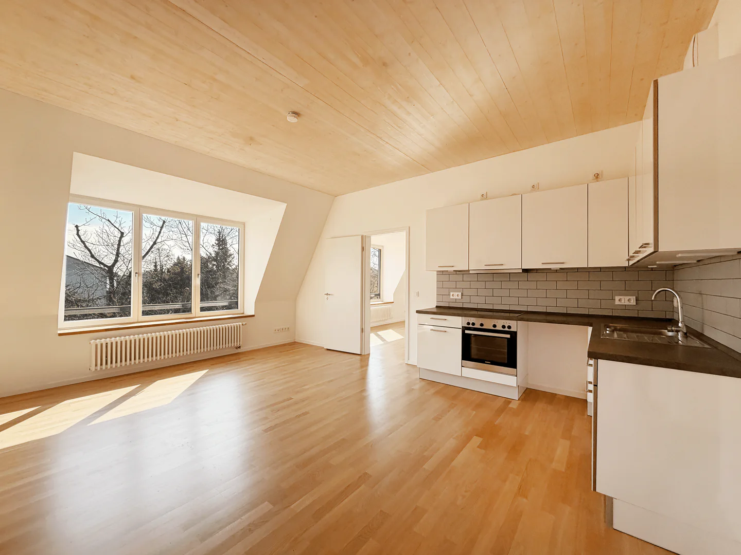 Lichtdurchflutete Dachgeschosswohnung mit privater Aufdachterrasse - Photo 2
