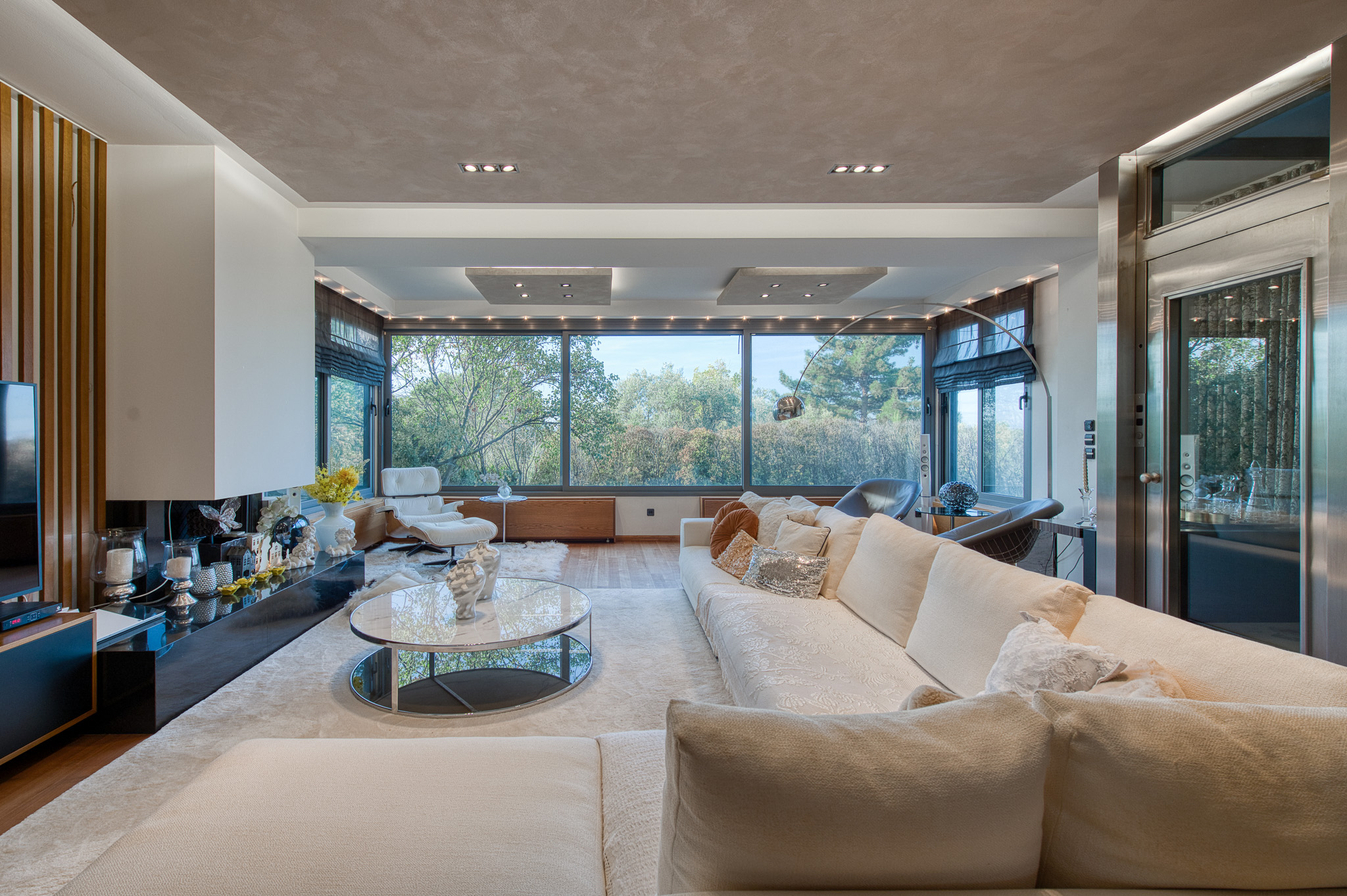 Luxury three-level detached house in Panorama