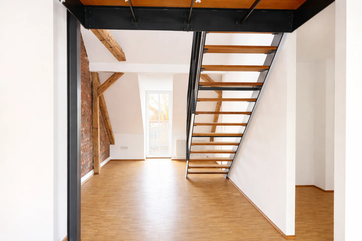 Exklusiv wohnen im Darmstädter Martinsviertel: Stilvoll sanierte Altbauwohnung mit Parkettboden, Balkon & ruhigem Flair - Foto 5