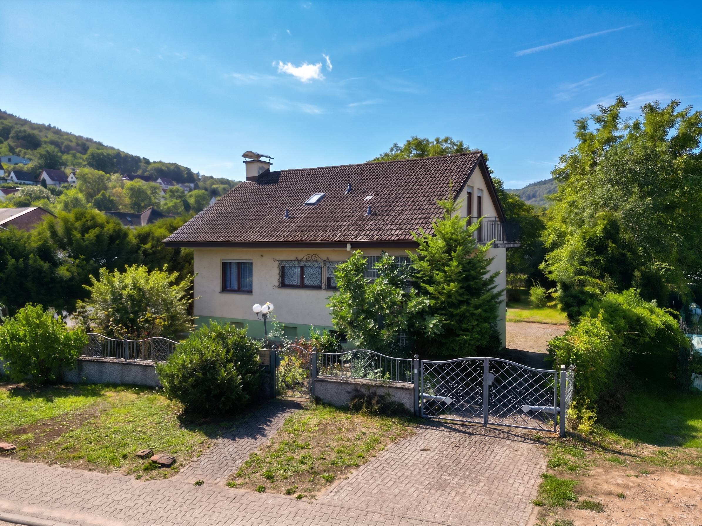 Charmantes Zuhause mit Potenzial in Miltenberg [AI-modified]