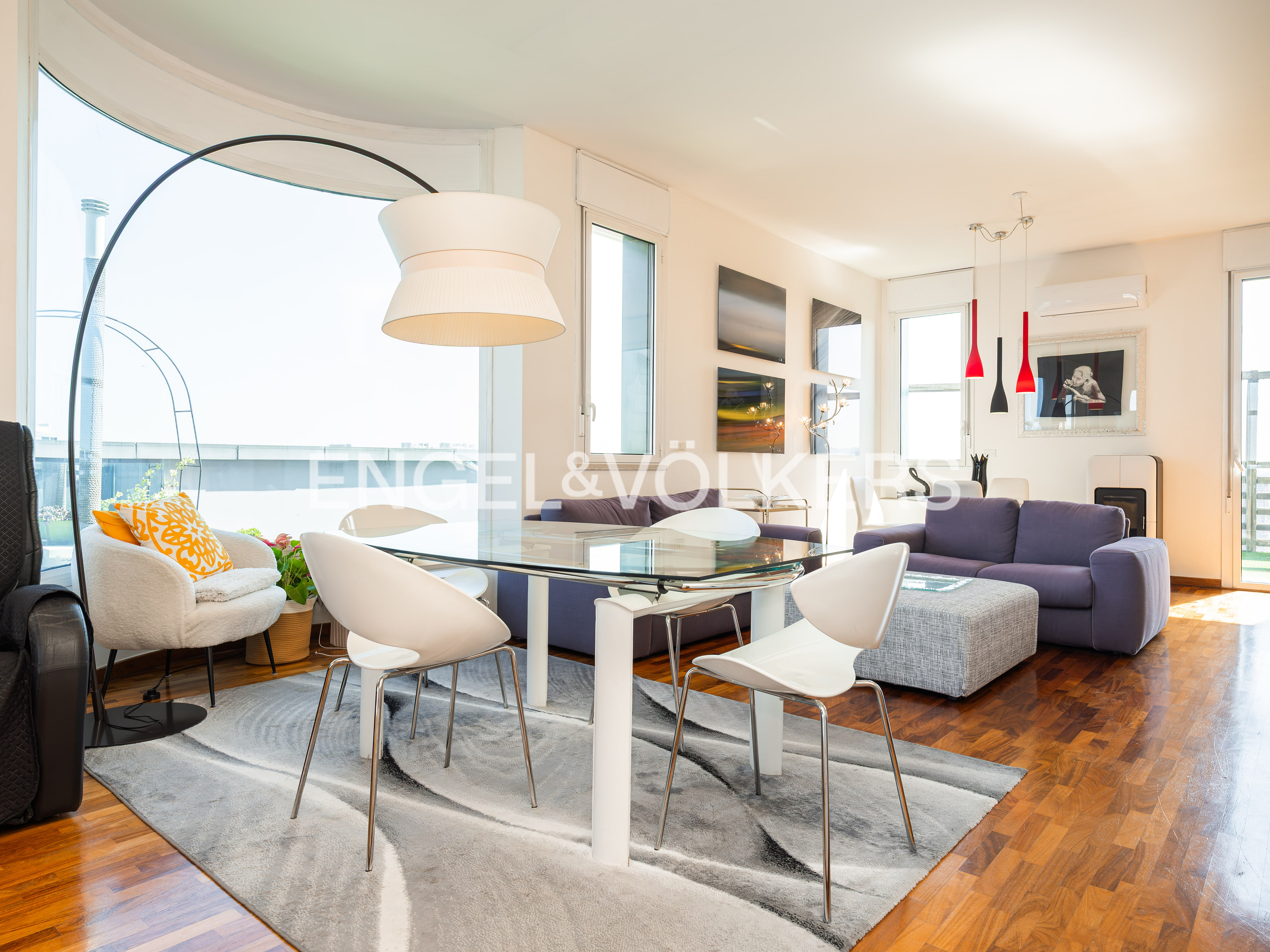 Exclusive two-level penthouse with terrace and panoramic views in Borgo Masini