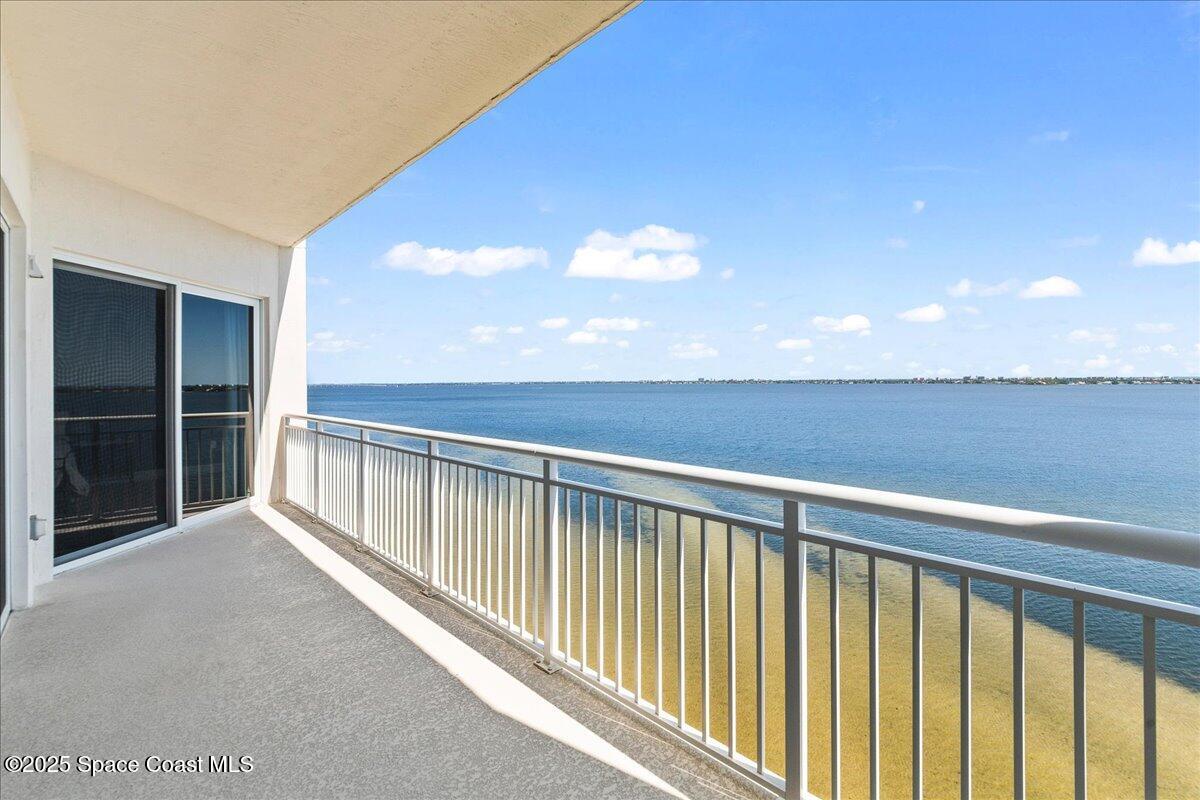 Premium 3-Bedroom Residence with Ocean, River & Skyline View
