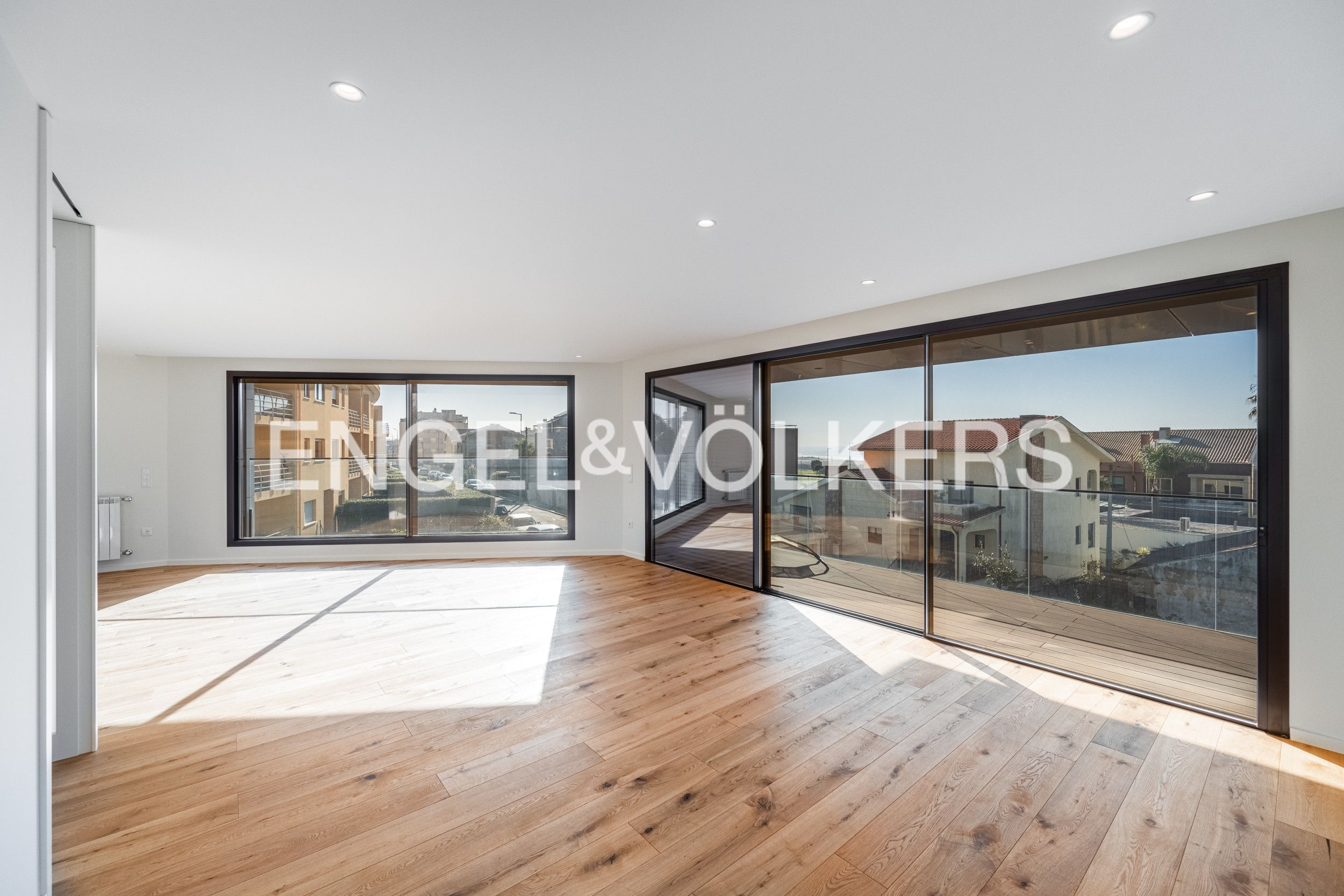 3-Bedroom Apartment by the Beach