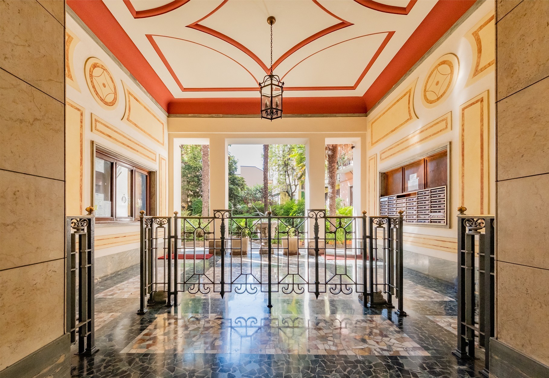 Spacious historic residence  to customize with terrace