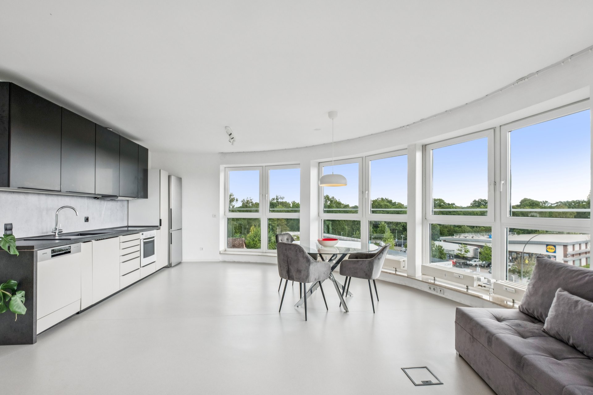Moderne Dachgeschosswohnung mit Südterrasse und Weitblick!