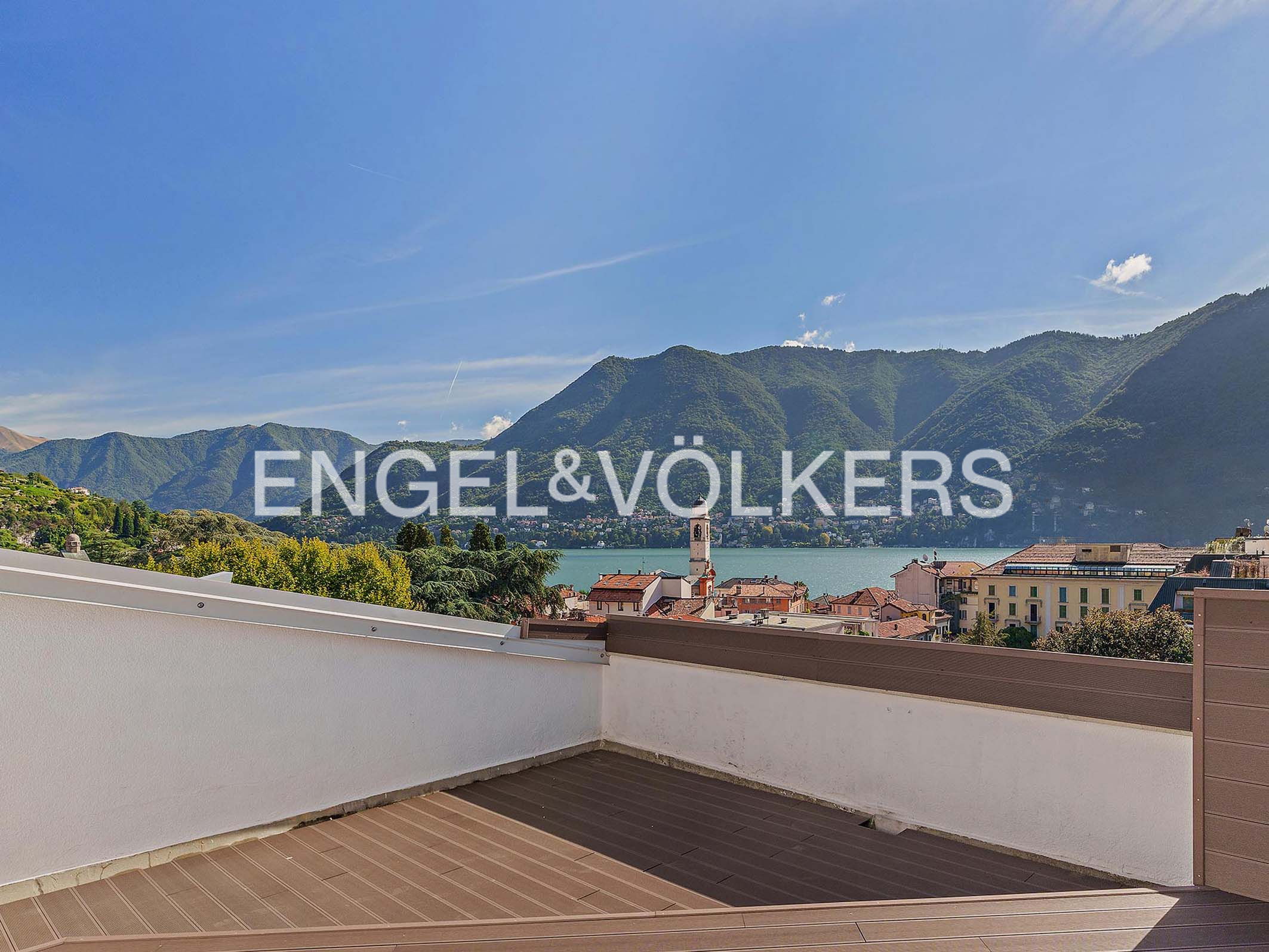 Attic Apartment in the center of Cernobbio