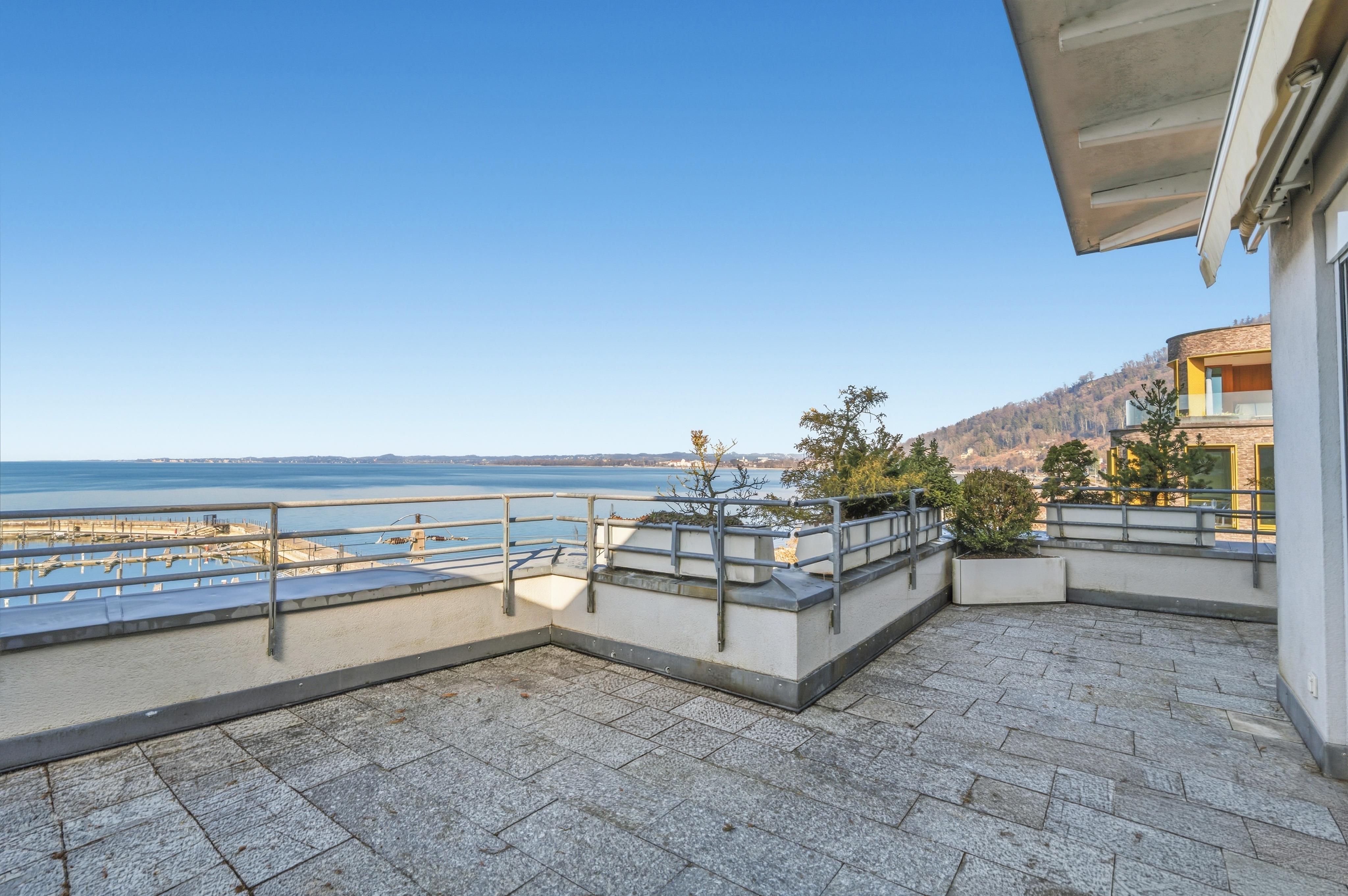 Maisonette-Penthousewohnung in erster Linie mit beeindruckendem Seeblick!