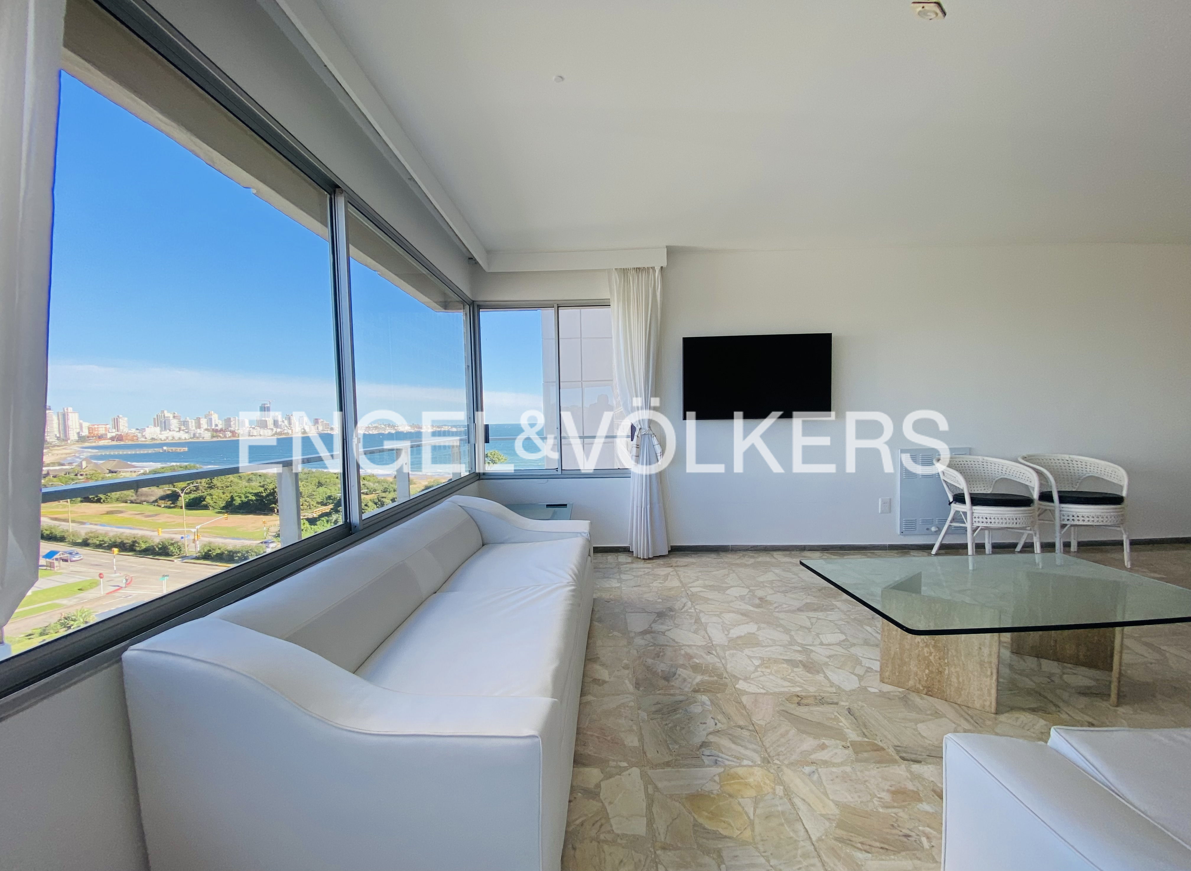 Renovated apartment facing Playa Mansa