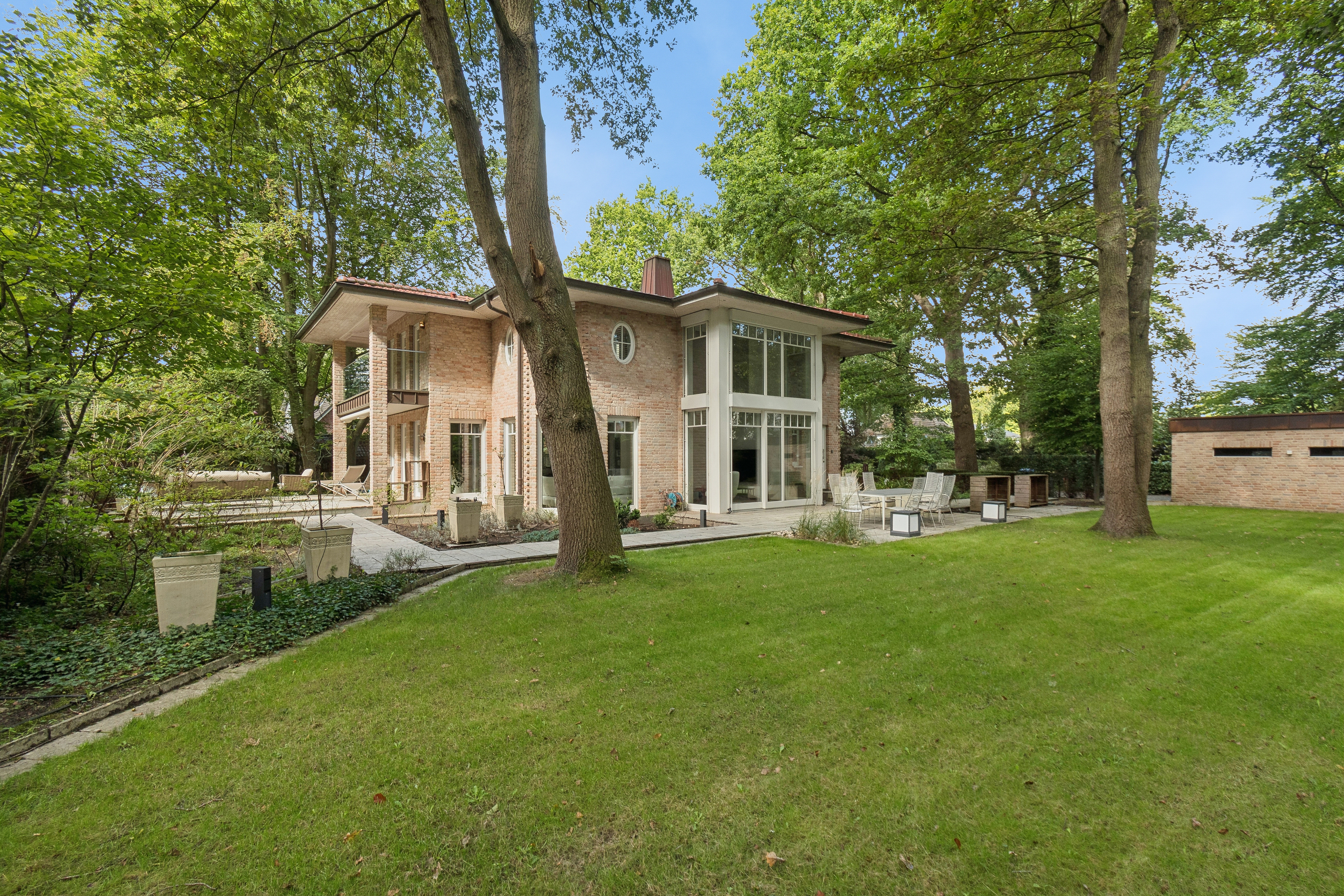 Toskanische Villa auf parkartigem Grundstück - fußläufig zum Wittenbergener Elbstrand