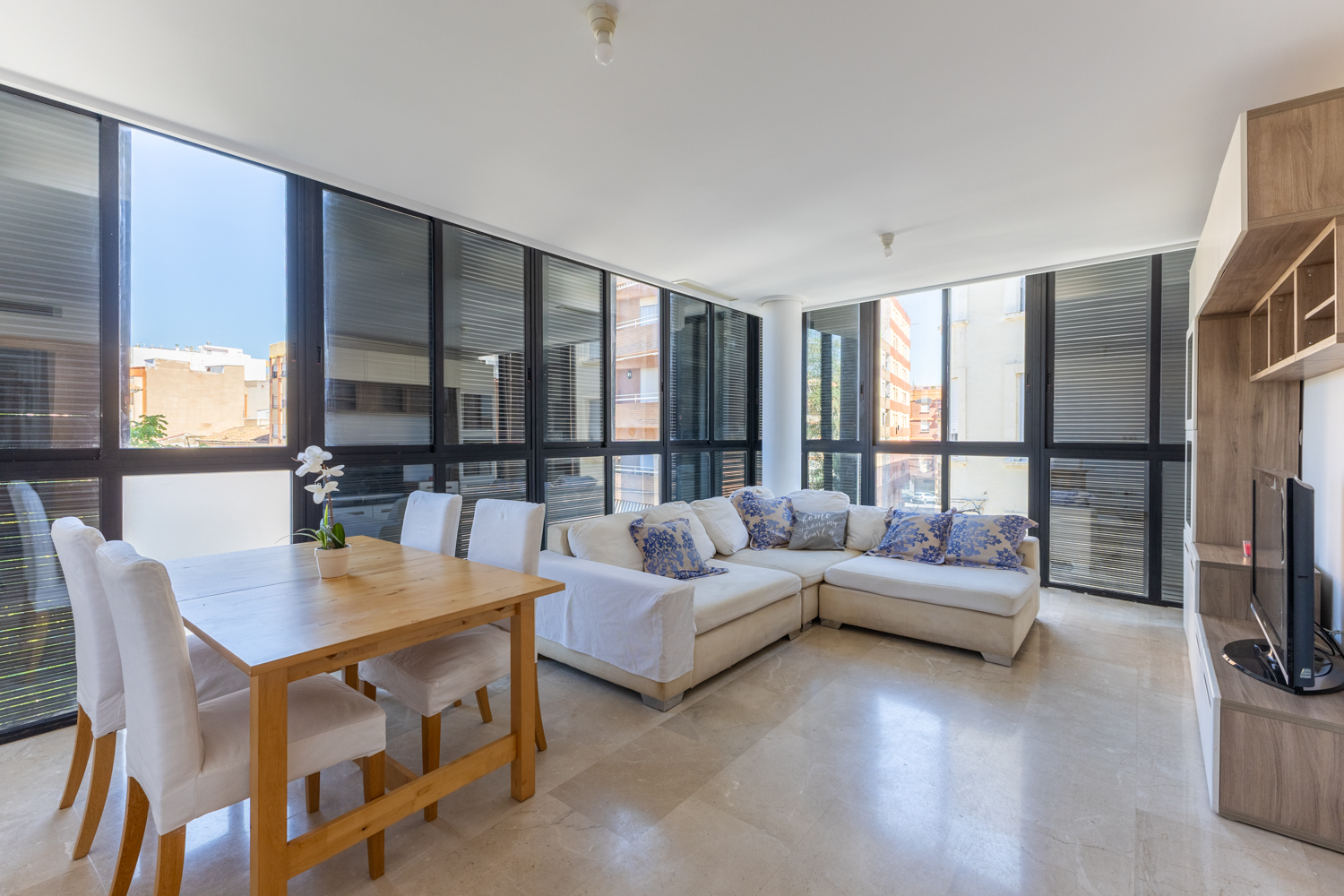 Great home in downtown Sagunto for long-term rental