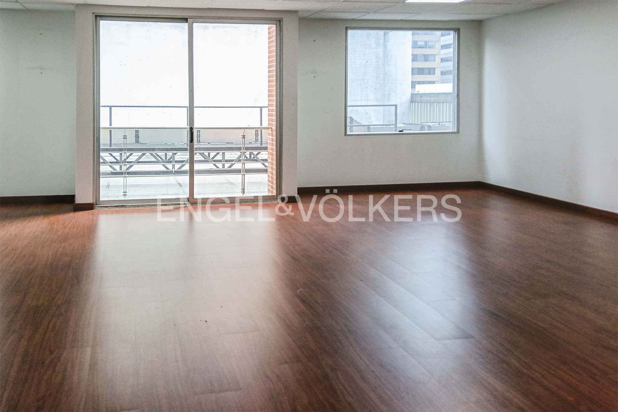 Arriendo oficina 106m2 en Parque 93