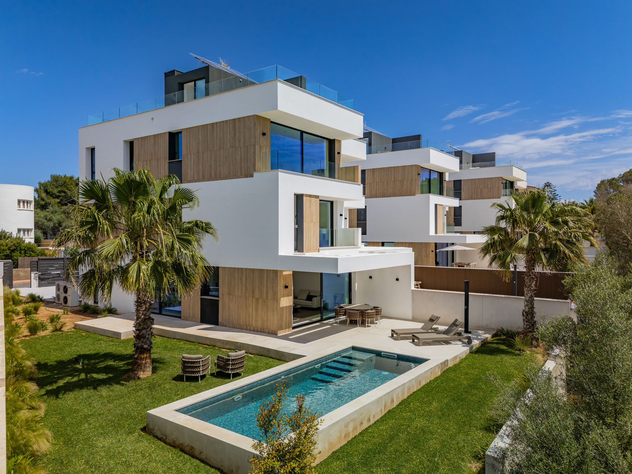 Exclusivo chalet adosado con piscina