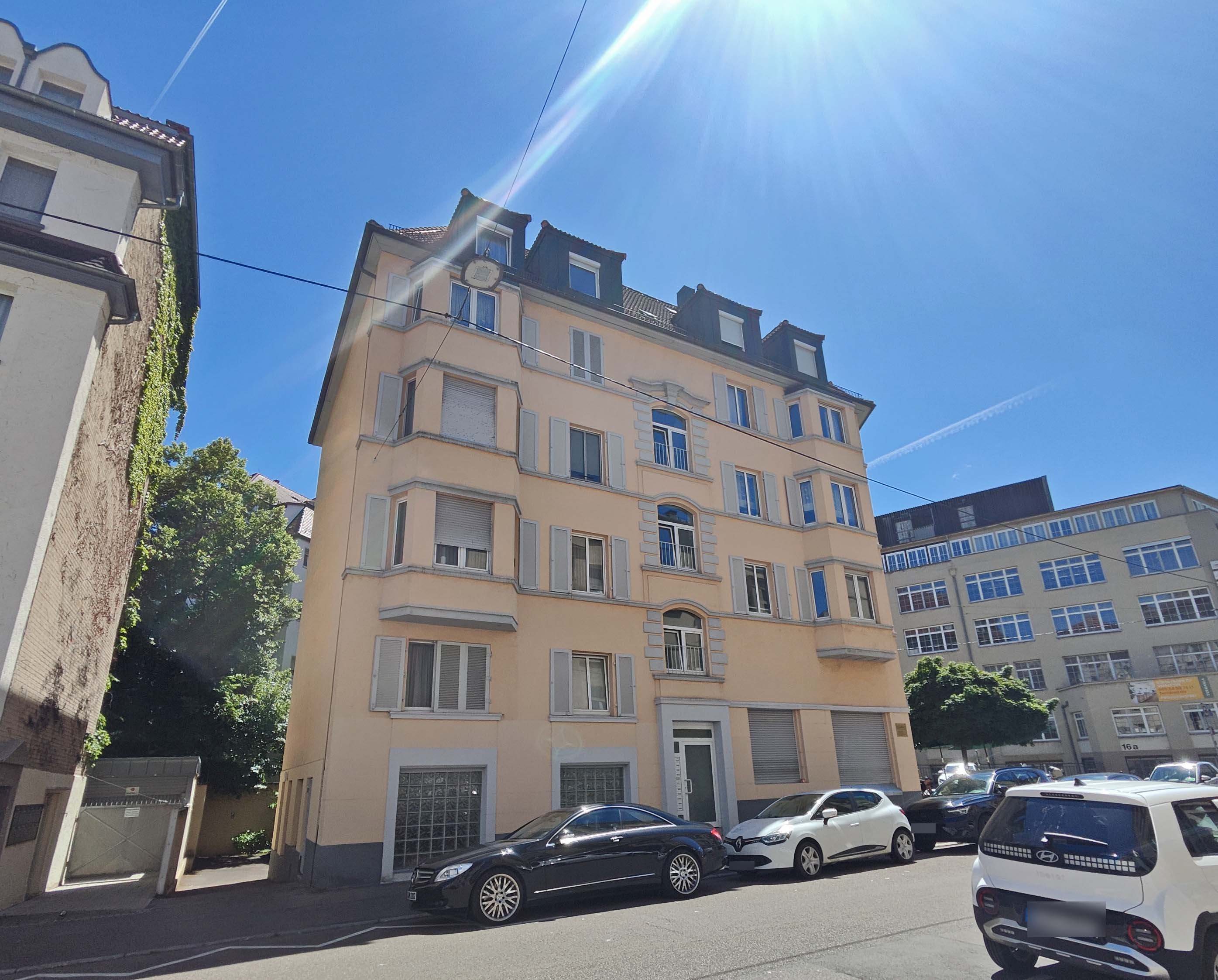 Zentral gelegene 3-Zimmer-Wohnung im gepflegten Altbau