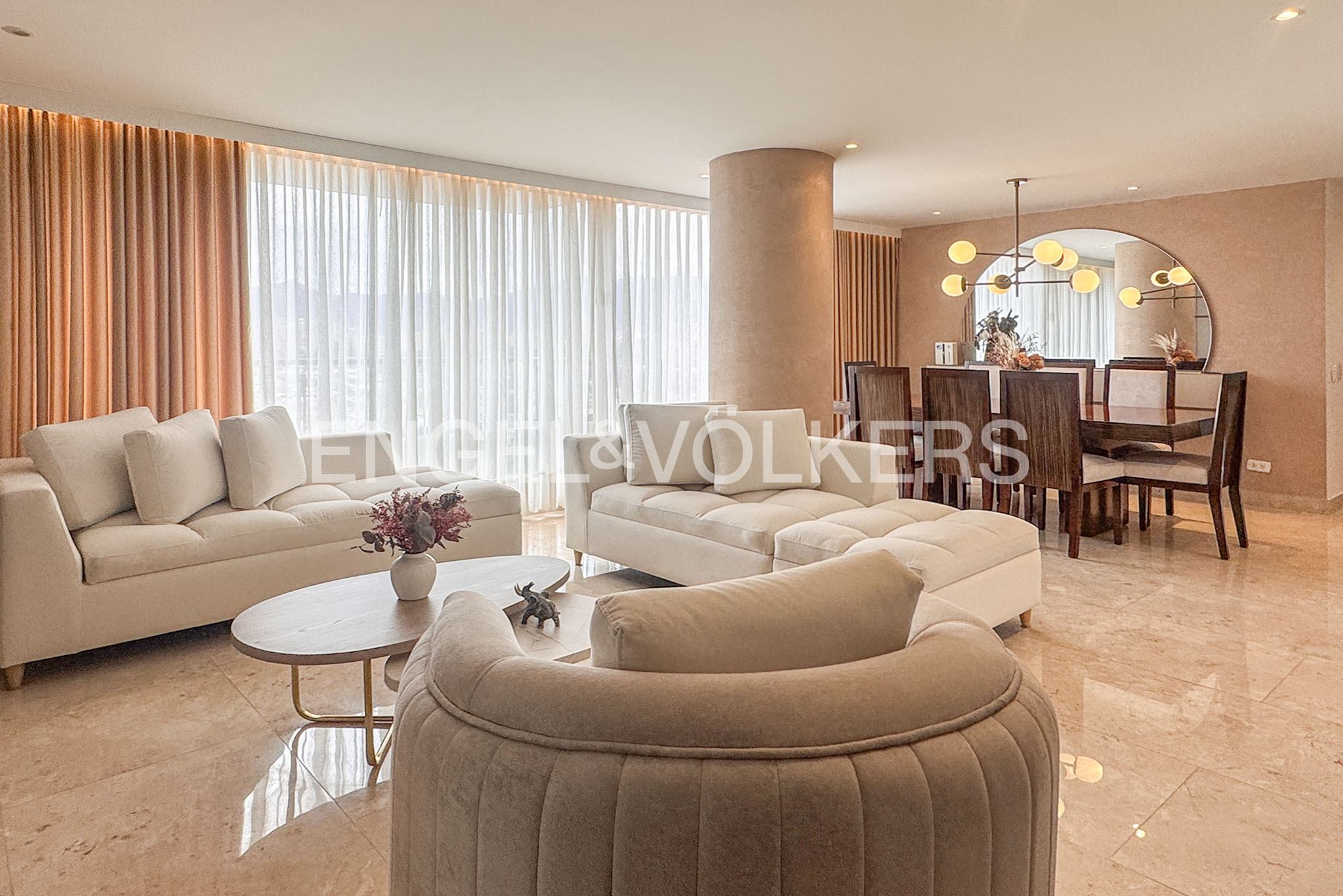 Moderno apartamento con balcón para venta en Cerros de Niza