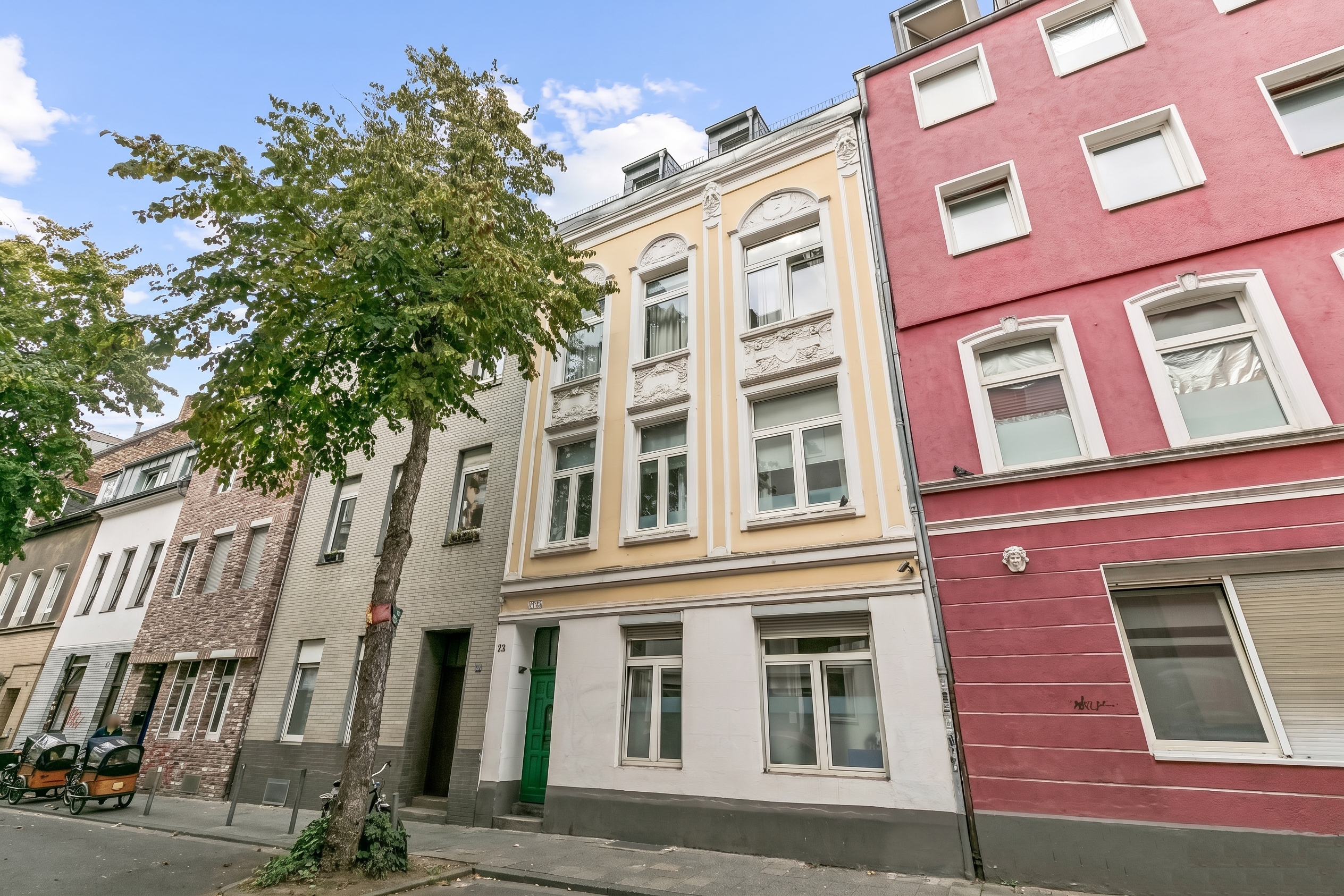 Urbanes Wohnen mit Altbaucharme – vermietete Maisonette über den Dächern von Ehrenfeld