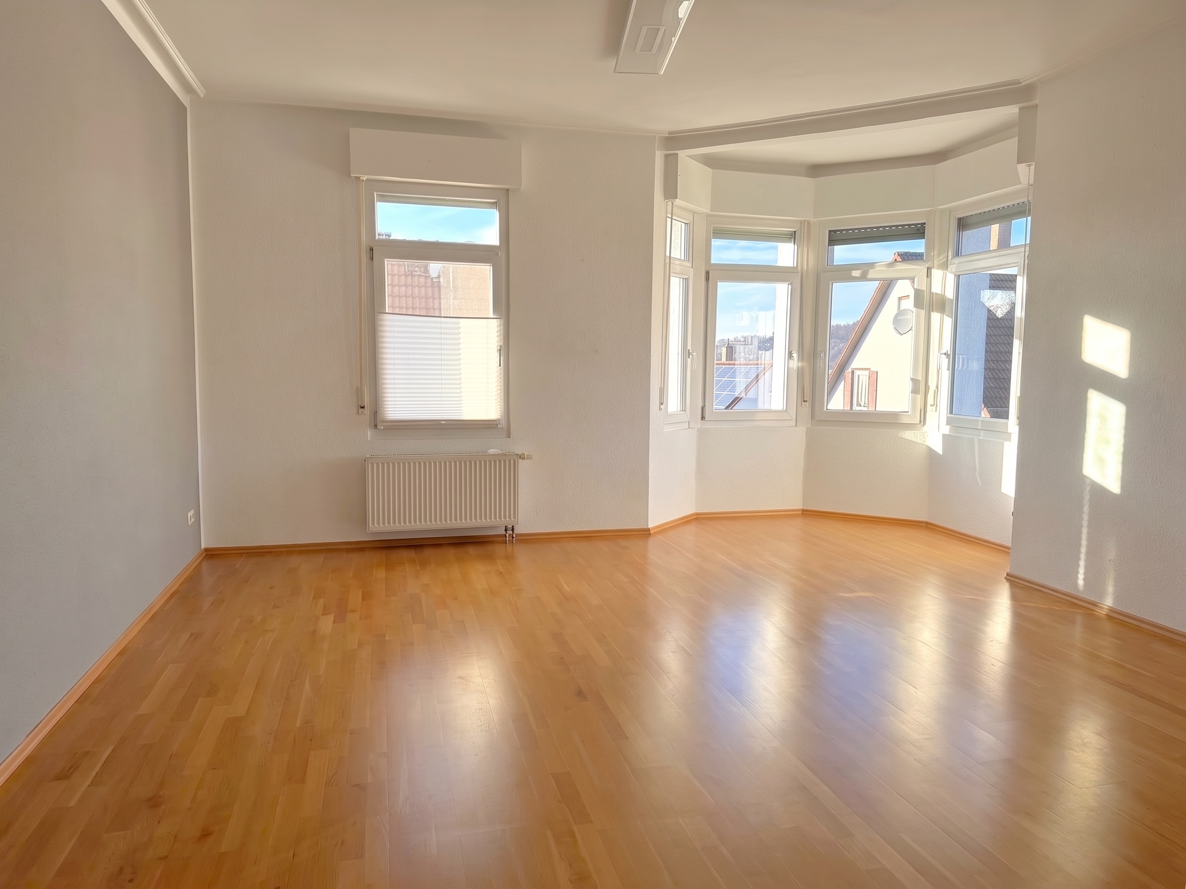 Top gepflegte helle 3,5 -Zimmer-Wohnung mit Balkon in historischem Ambiente