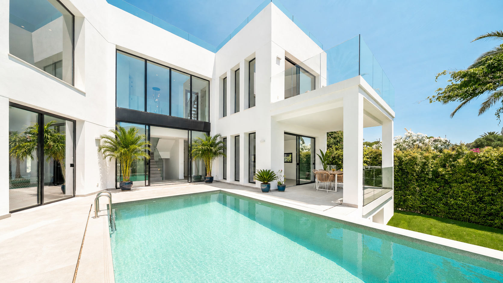 Hermosa villa moderna a pocos pasos de la playa con vistas al mar