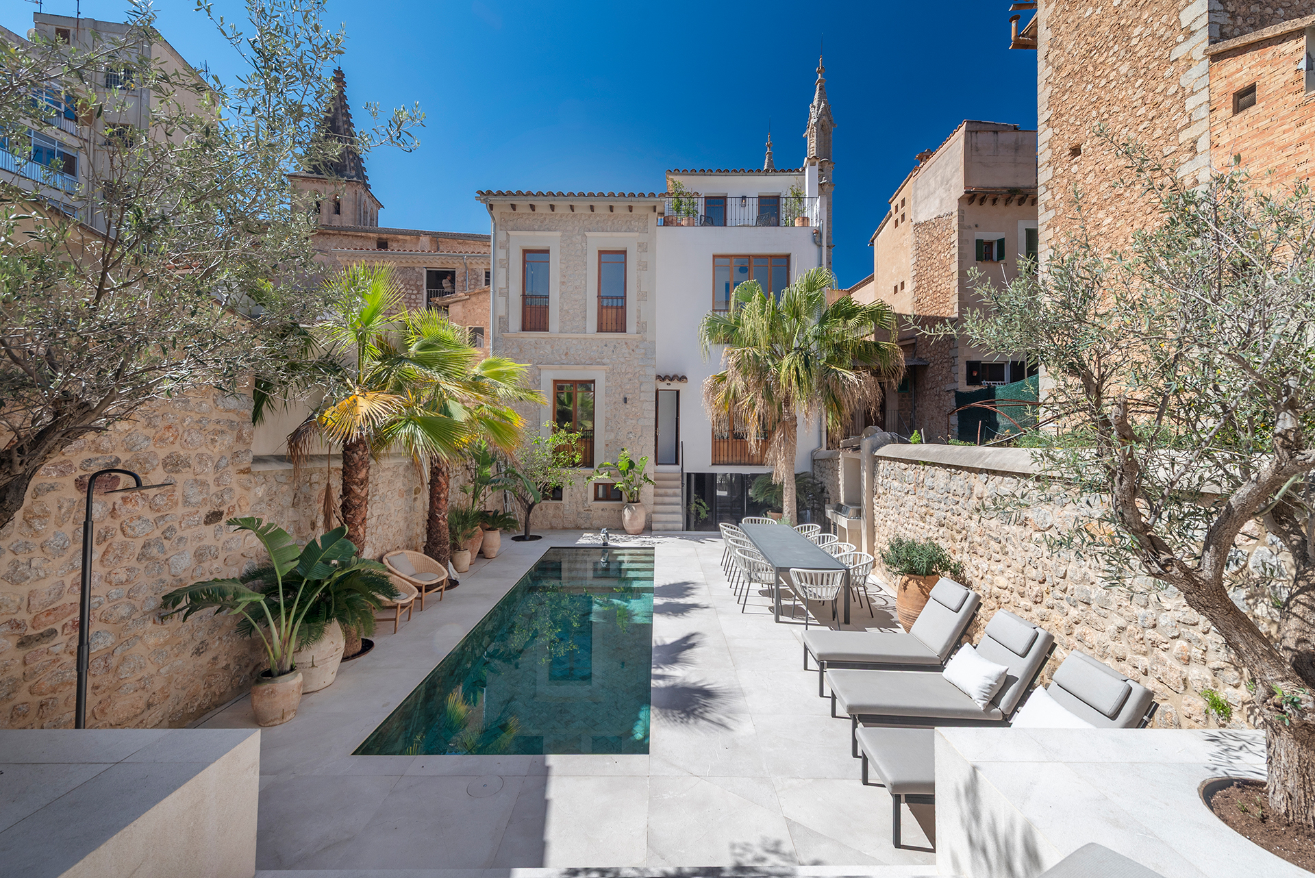A grand historic palazzo in the heart of Sóller