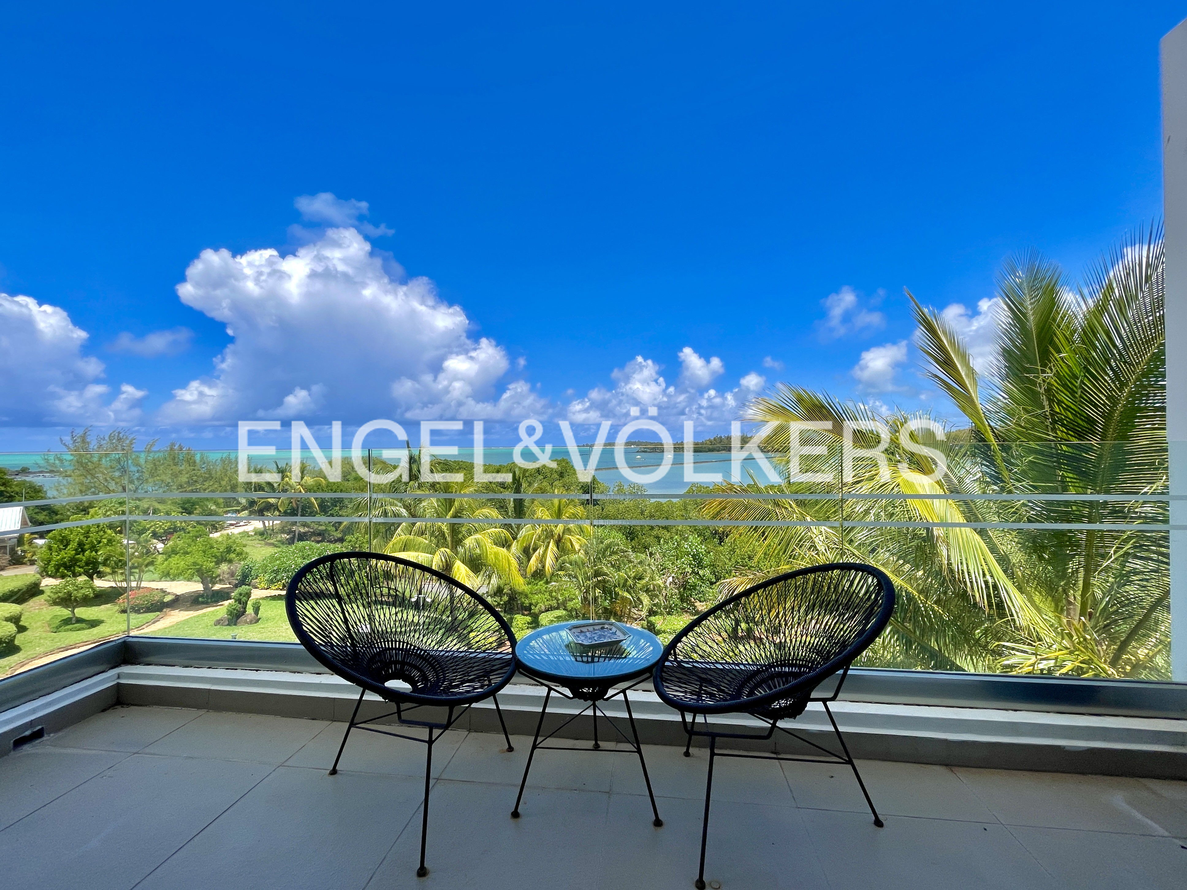 Beautiful Beachfront House in Golf Resort