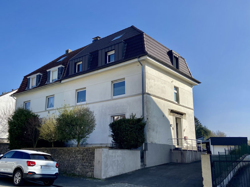 Charmantes Dreifamilienhaus mit Garten und Stellplätzen in ruhiger Sackgasse