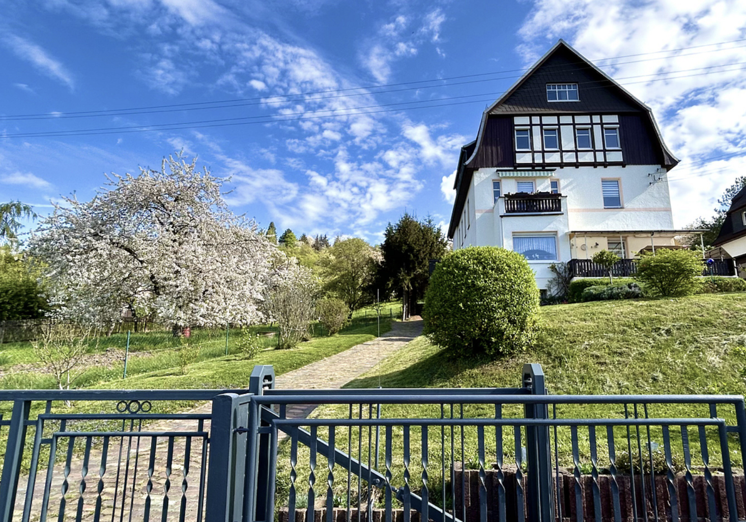 Geräumige 3-Raum Wohnung mit Garage und tollem Ausblick, in Gera Langenberg